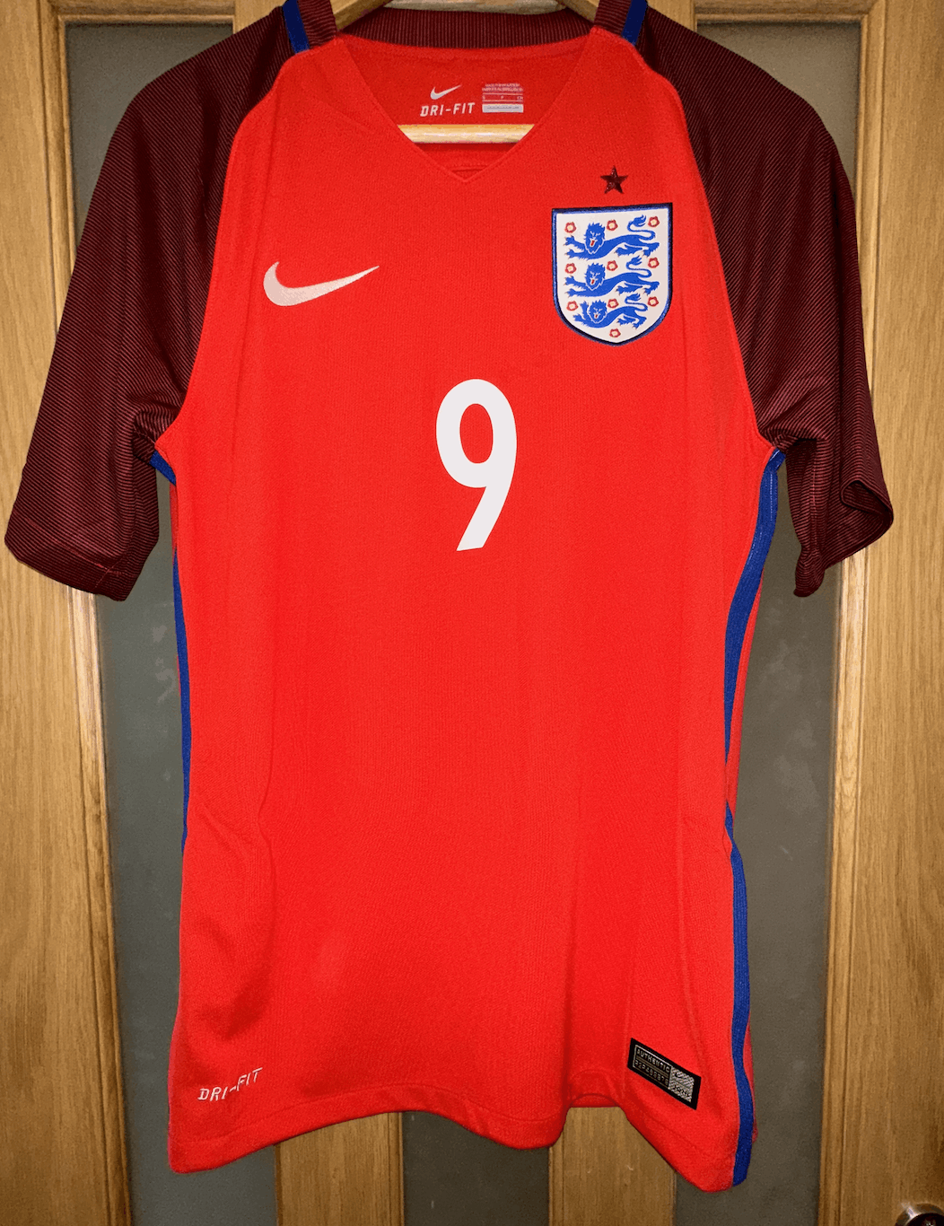 2016-17 England Away Shirt Kane #9 S