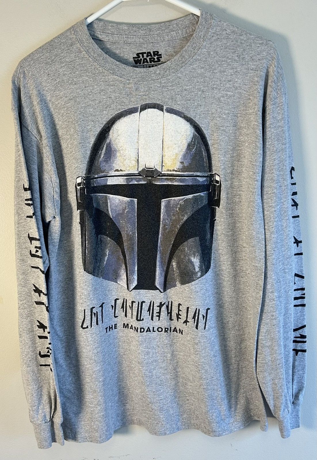 Star Wars Star Wars The Mandalorian Din Djarin Mens Shirt Gray Size M Size US M / EU 48-50 / 2 - 1 Thumbnail