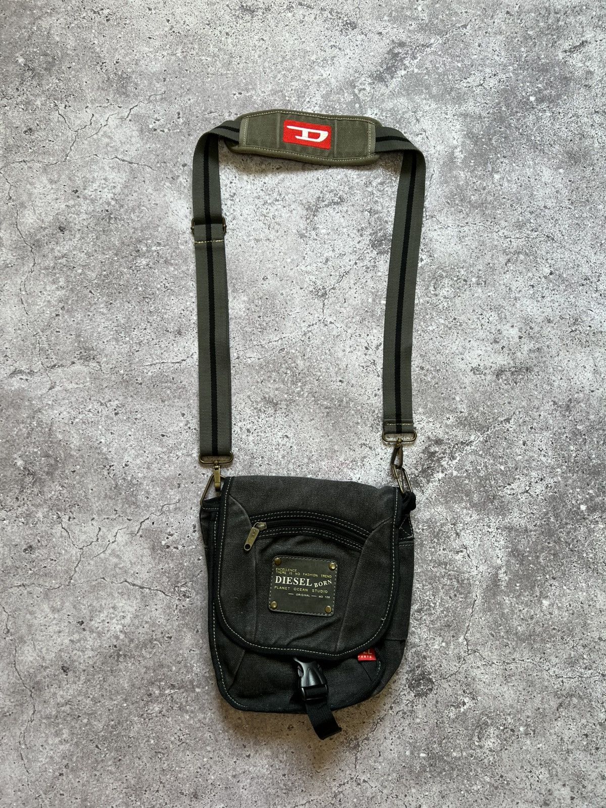 Vintage Diesel Mini Messenger Bag Y2K Gray in Grey, Men's (Size 32)