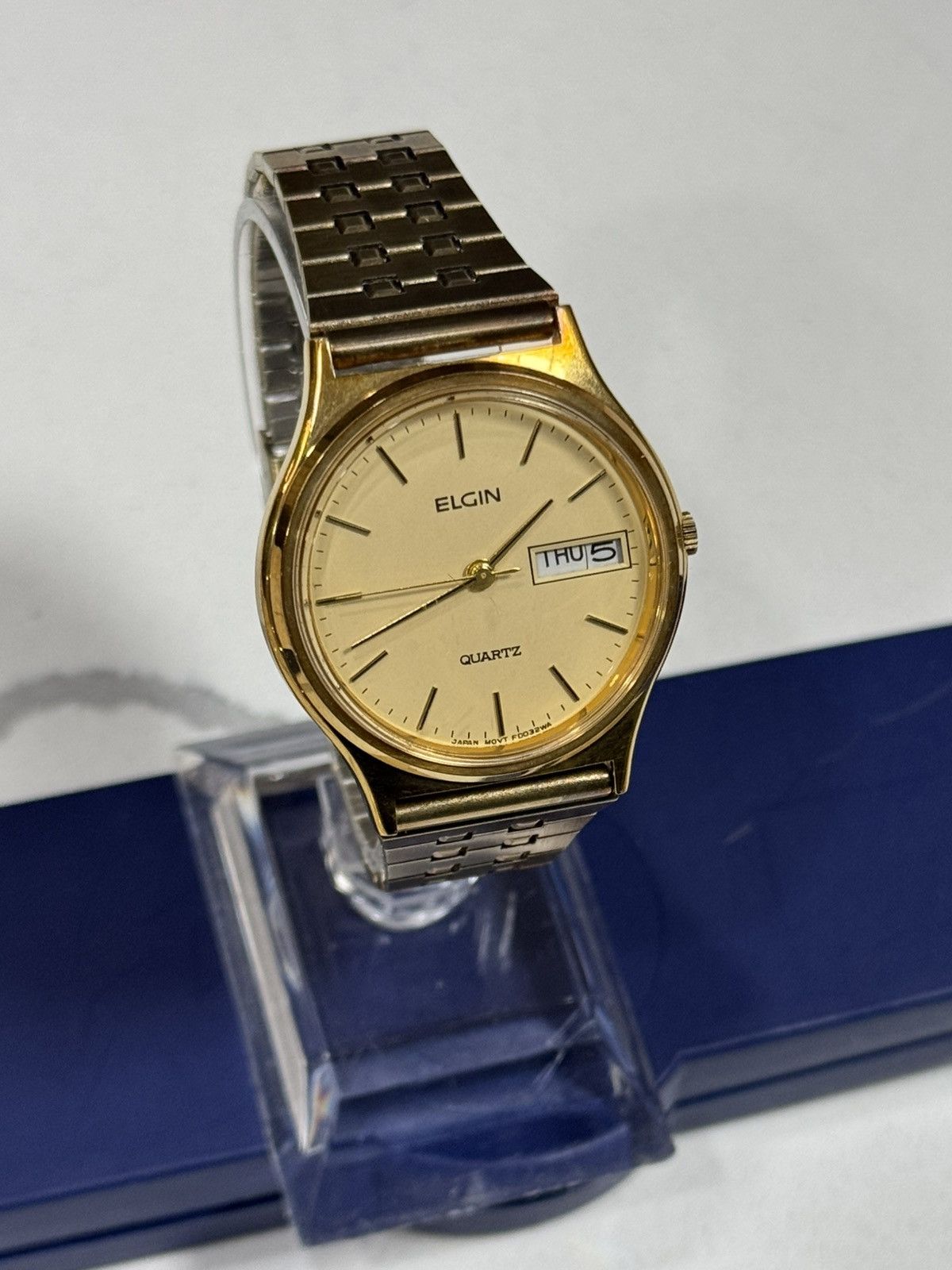 Other Vintage Elgin Day/Date Gold Tone Quartz Watch Size 34 - 2 Thumbnail