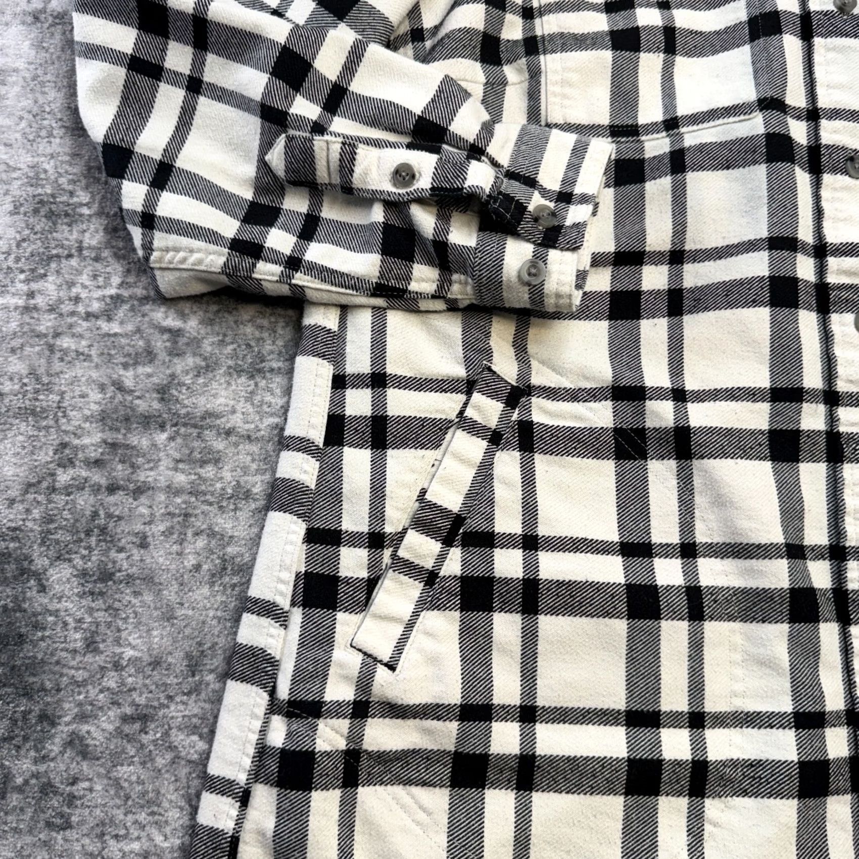 Vintage Duluth Flannel Duster Womens Large White Plaid Pockets Chore Button-Up Shirt Size L / US 10 / IT 46 - 6 Thumbnail