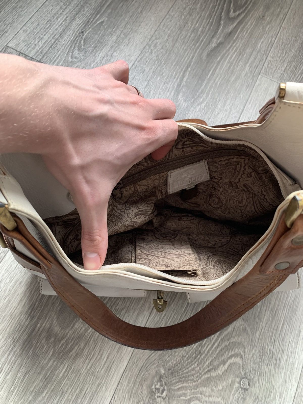 Mulberry Mulberry Vintage White Leather Buckle Handled Bag Luxury Size ONE SIZE - 9 Thumbnail