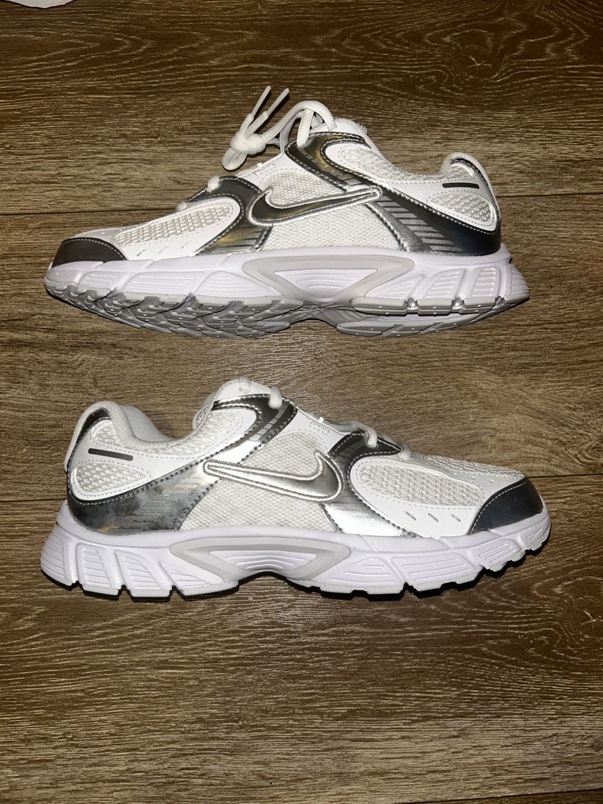 Nike Nike V5 Rnr (GS) Size US 7 / EU 40 - 1 Thumbnail
