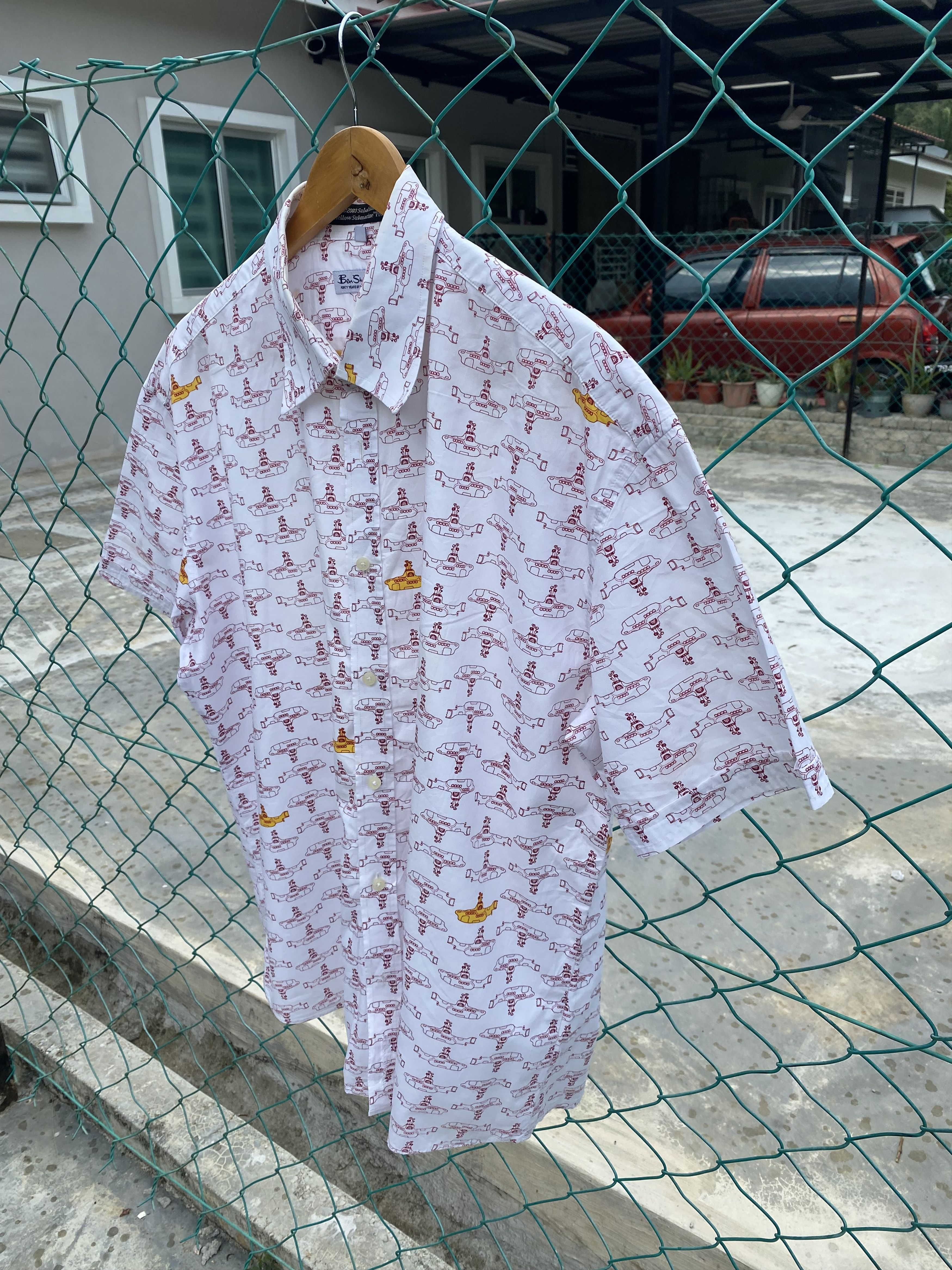 Ben Sherman 2003 Ben Sherman Full printed A Yellow Submarine Product. Size US XL / EU 56 / 4 - 4 Thumbnail