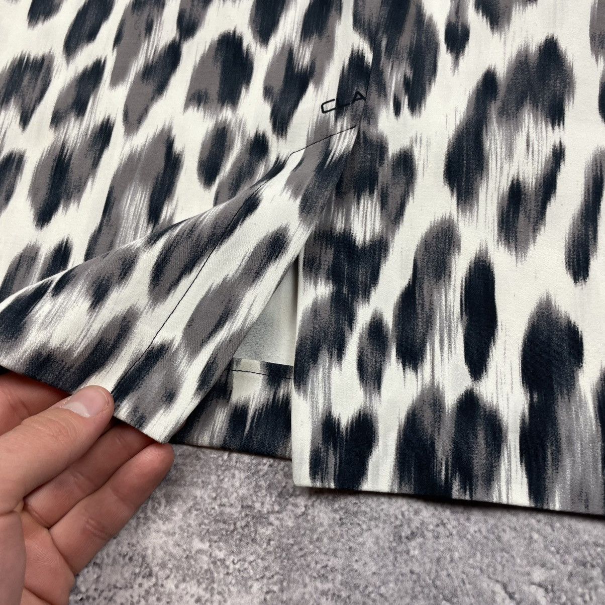 Roberto Cavalli Class Roberto Cavalli Skirt White Leopard Print Luxury Size 26" / US 2 / IT 38 - 3 Thumbnail