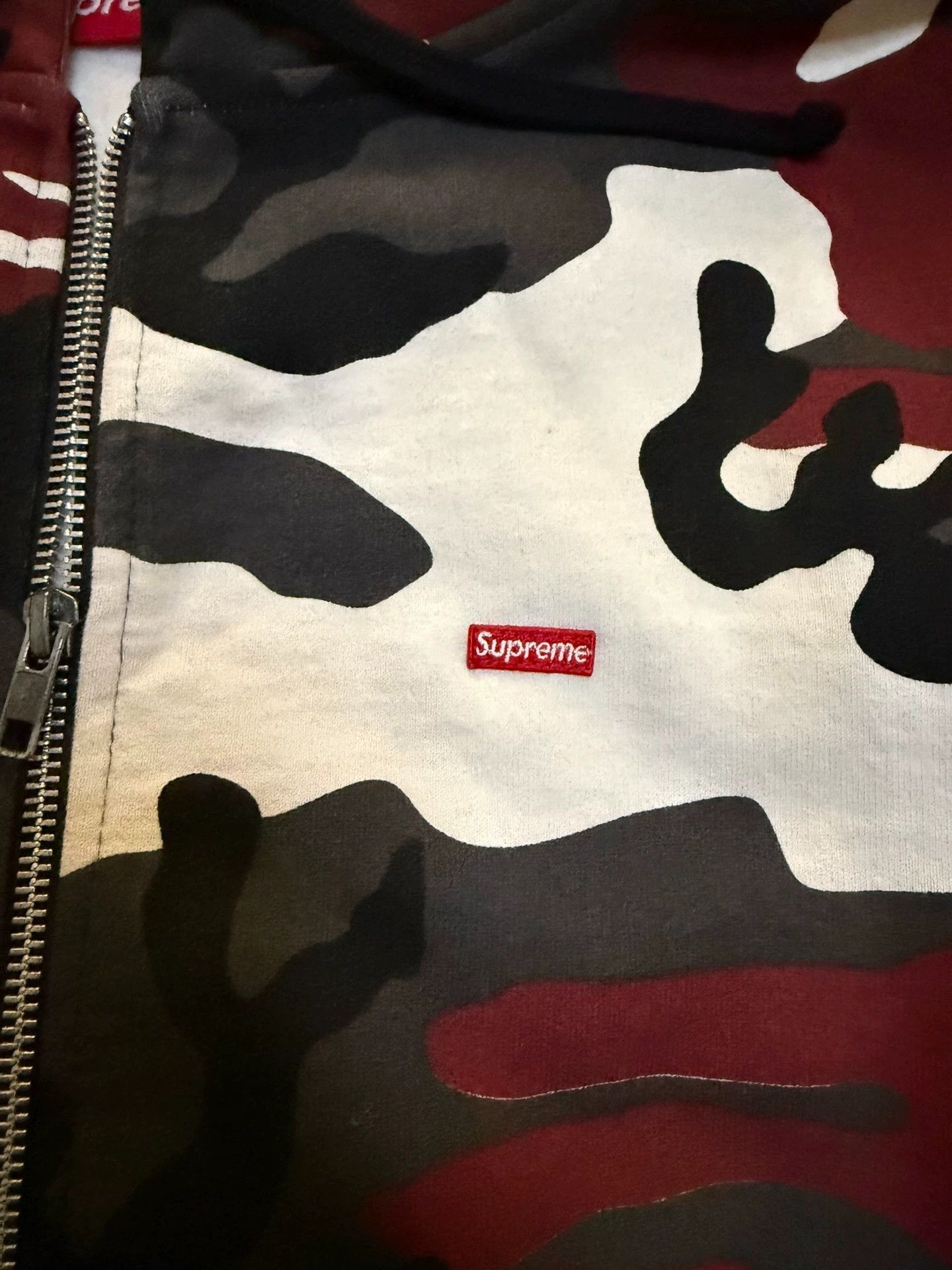 Supreme Supreme Red Camo Small Box Logo Zip Hoodie L Vintage Size US L / EU 52-54 / 3 - 3 Thumbnail