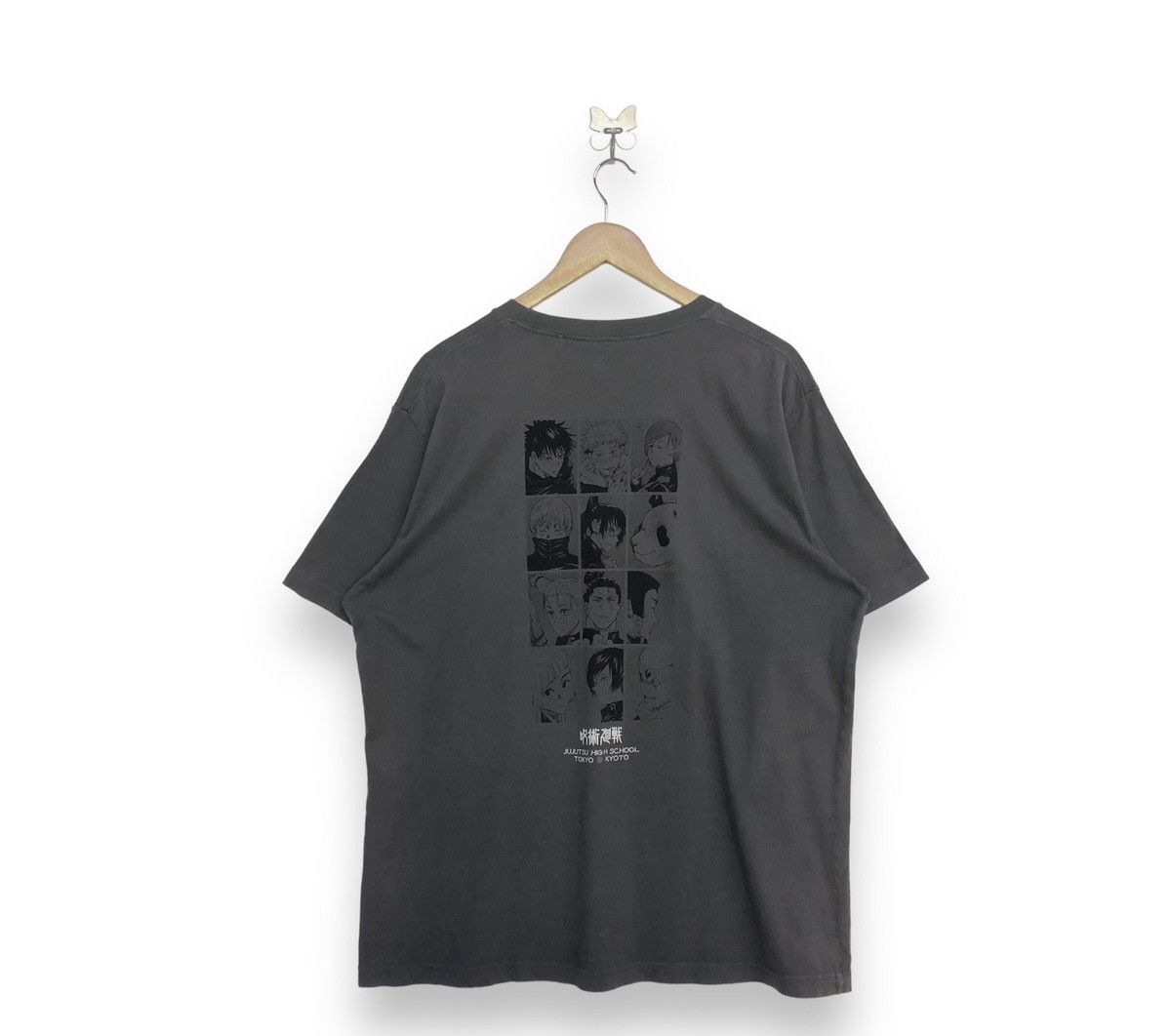 Anime Uniqlo X Jujutsu Kaisen Manga Jujutsu High School Tshirt Size US XL / EU 56 / 4 - 1 Thumbnail