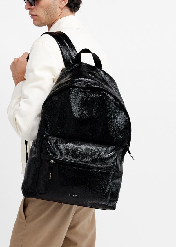Givenchy o1srvl11e0325 Size: OS / Oversized Essential U Backpack Size ONE SIZE - 2 Thumbnail