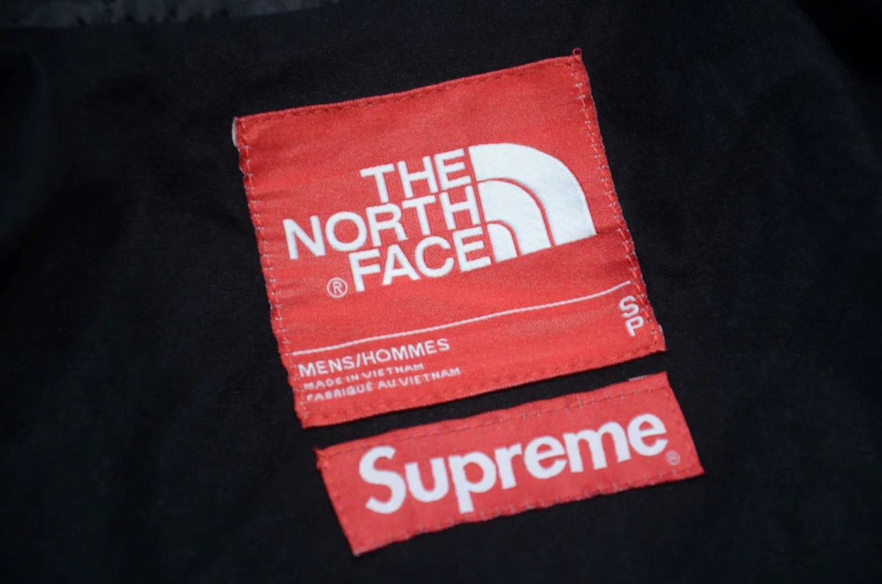Supreme Supreme × TNF Silver Metallic Shell Jacket Size US S / EU 44-46 / 1 - 6 Thumbnail