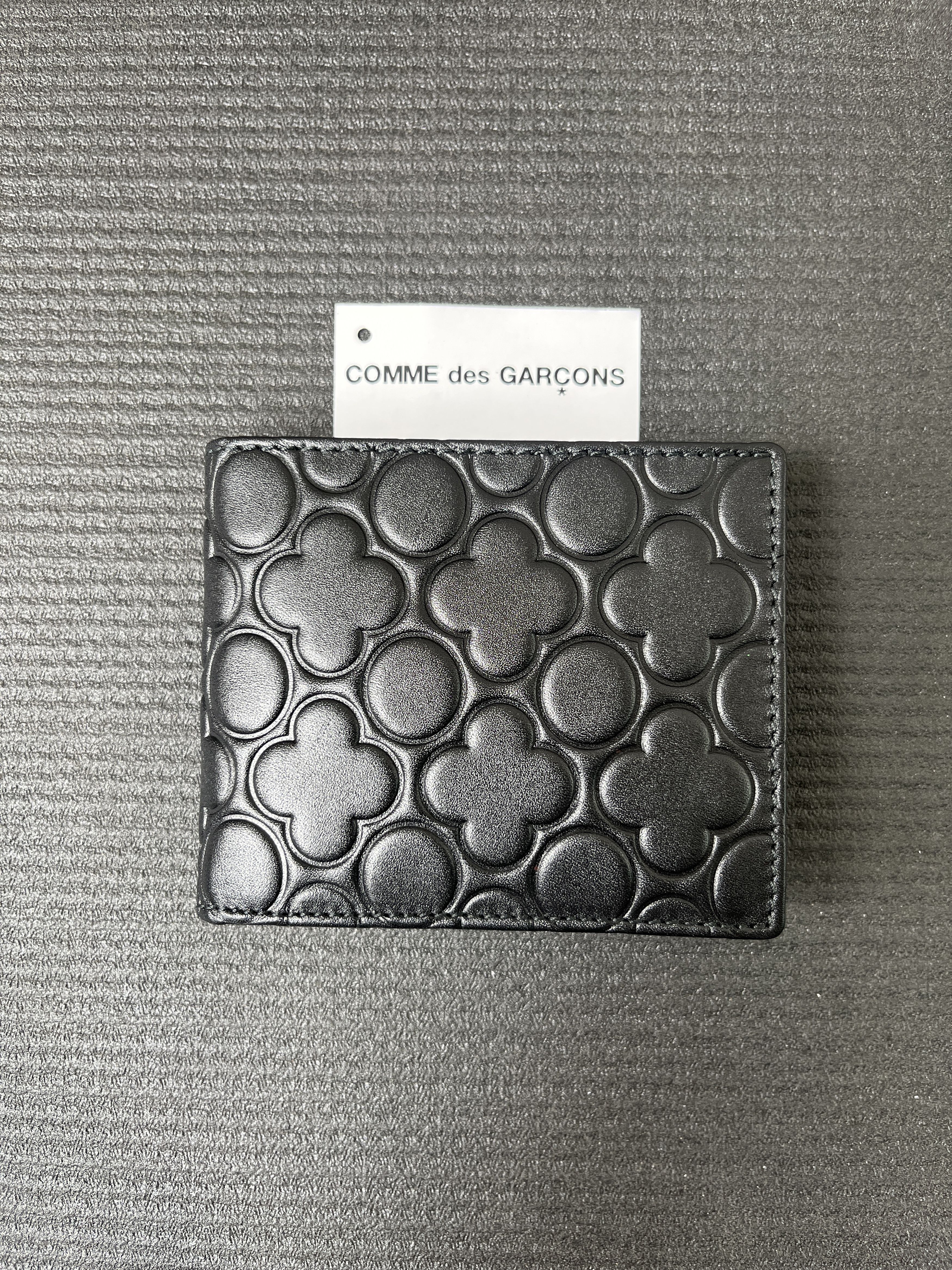 Comme des Garcons Comme des Garcons Embossed B Bifold Wallet Size ONE SIZE - 1 Thumbnail