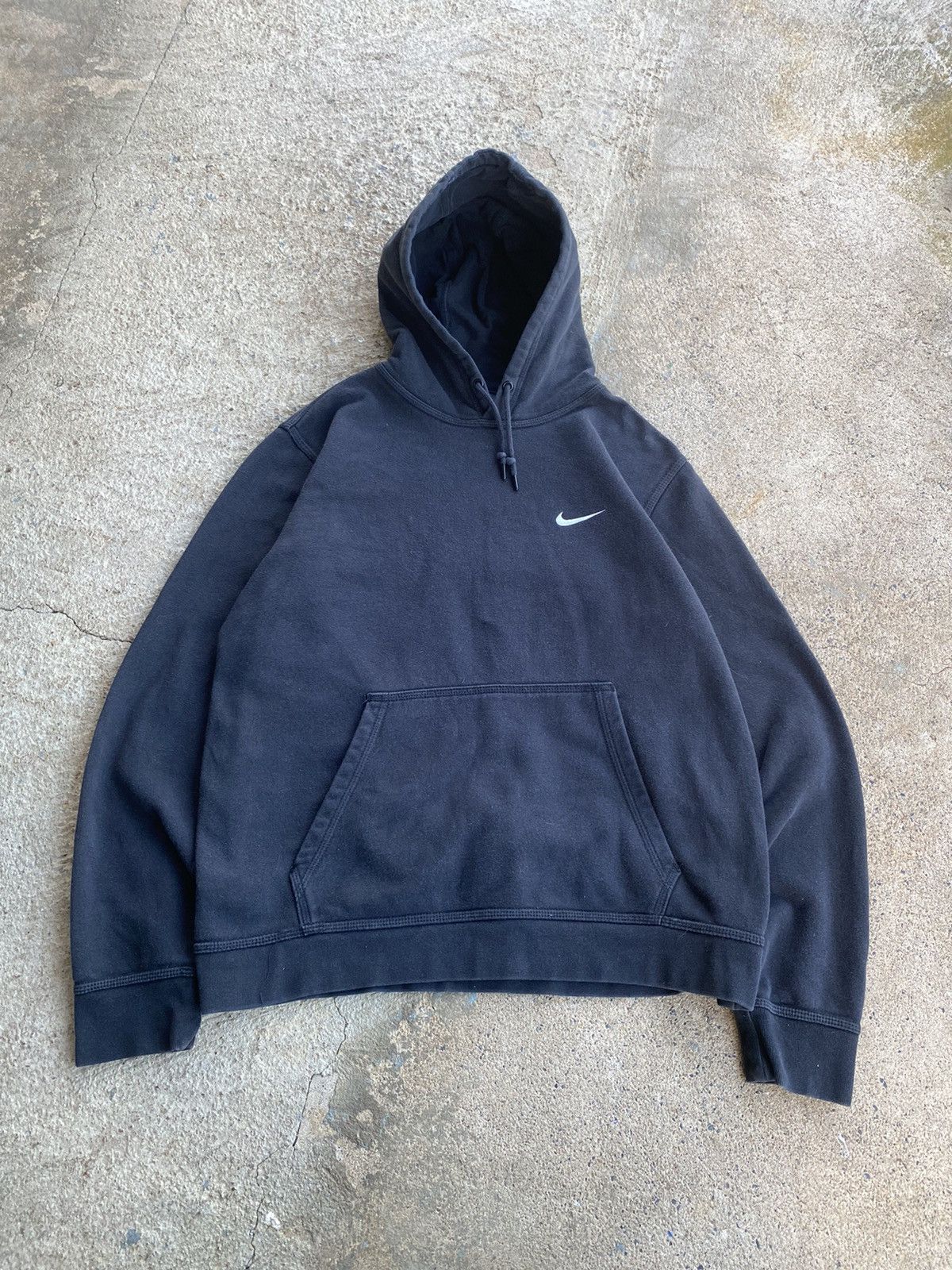 Nike × Vintage Vintage Y2K Nike Faded Black Essential Sweatshirt Hoodie Size US M / EU 48-50 / 2 - 1 Thumbnail