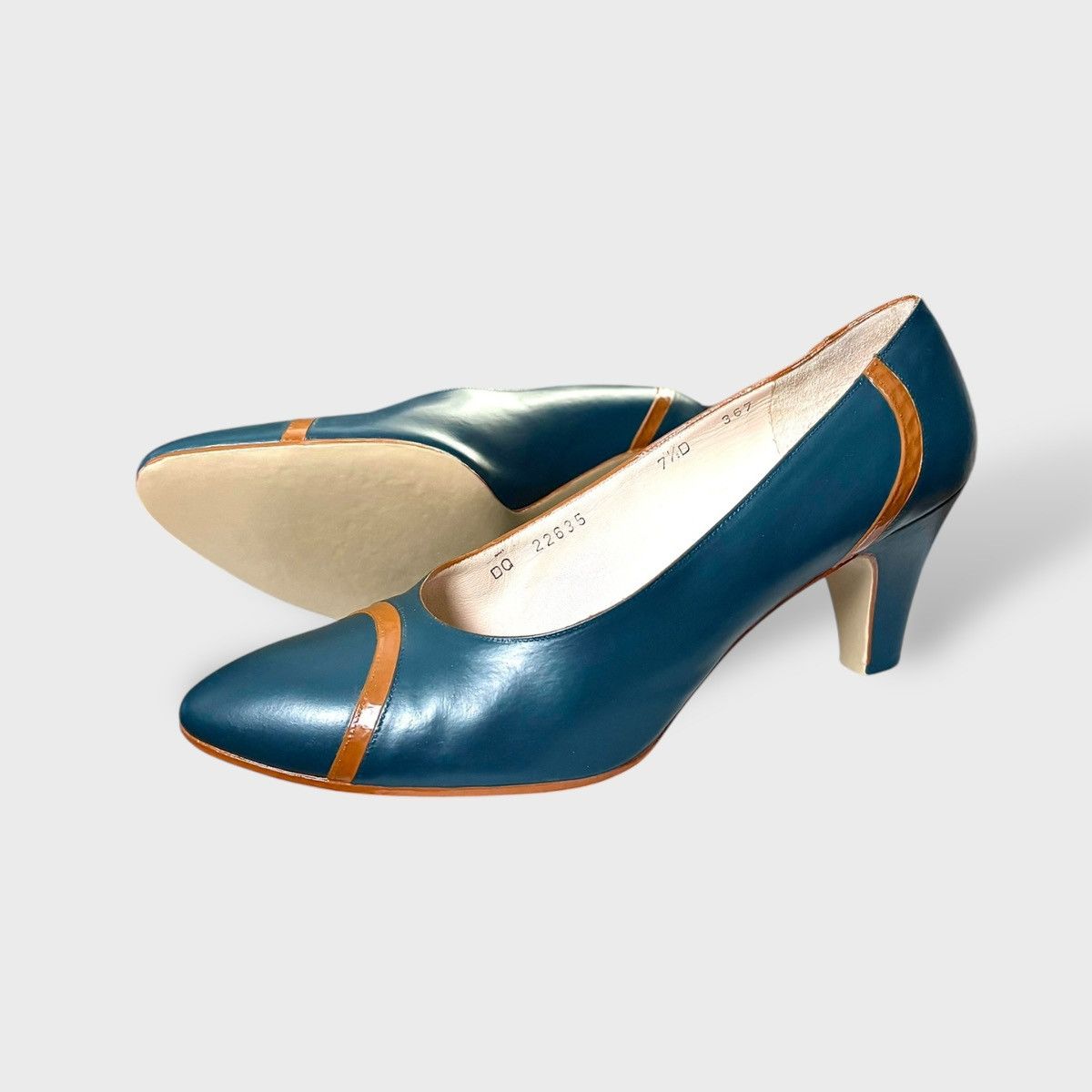 Salvatore Ferragamo Ferragamo Women’s Teal Green Brown Classic Heels Sz 7.5D Size US 7.5 / IT 37.5 - 1 Thumbnail
