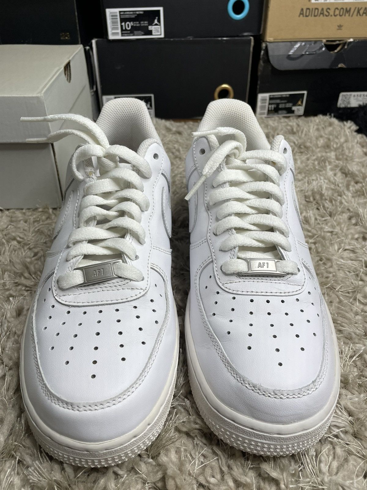 Nike Air Force 1 Triple White Size US 8 / EU 41 - 4 Thumbnail