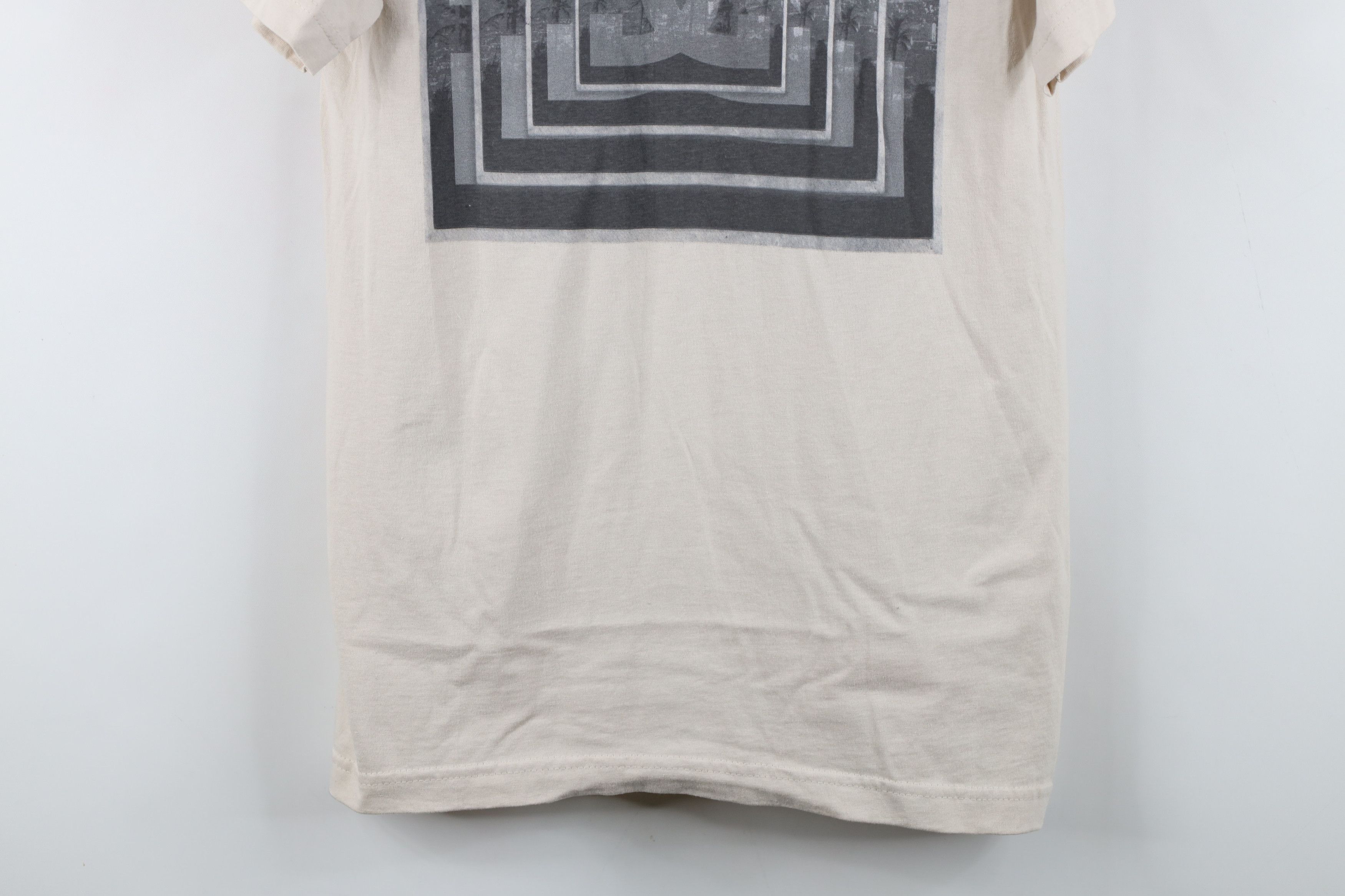 Vintage Deadstock Vintage Y2K DC Shoes Skateboarding Logo T-Shirt Size US L / EU 52-54 / 3 - 3 Thumbnail