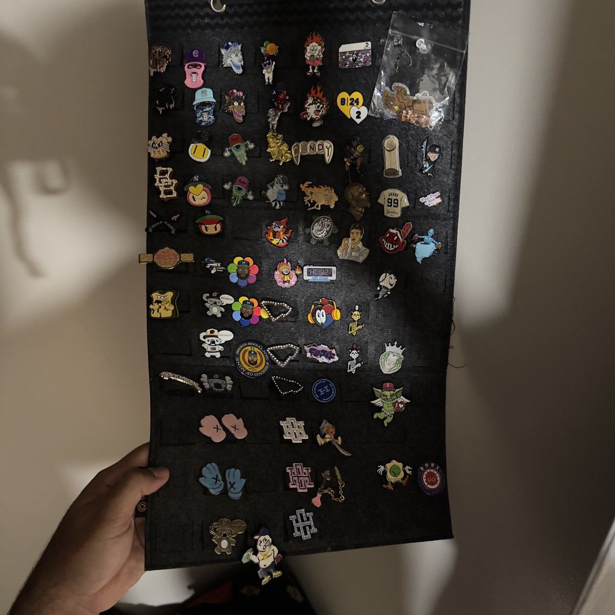 Other PINS FROM HAT COMMUNITY Size ONE SIZE - 1 Preview
