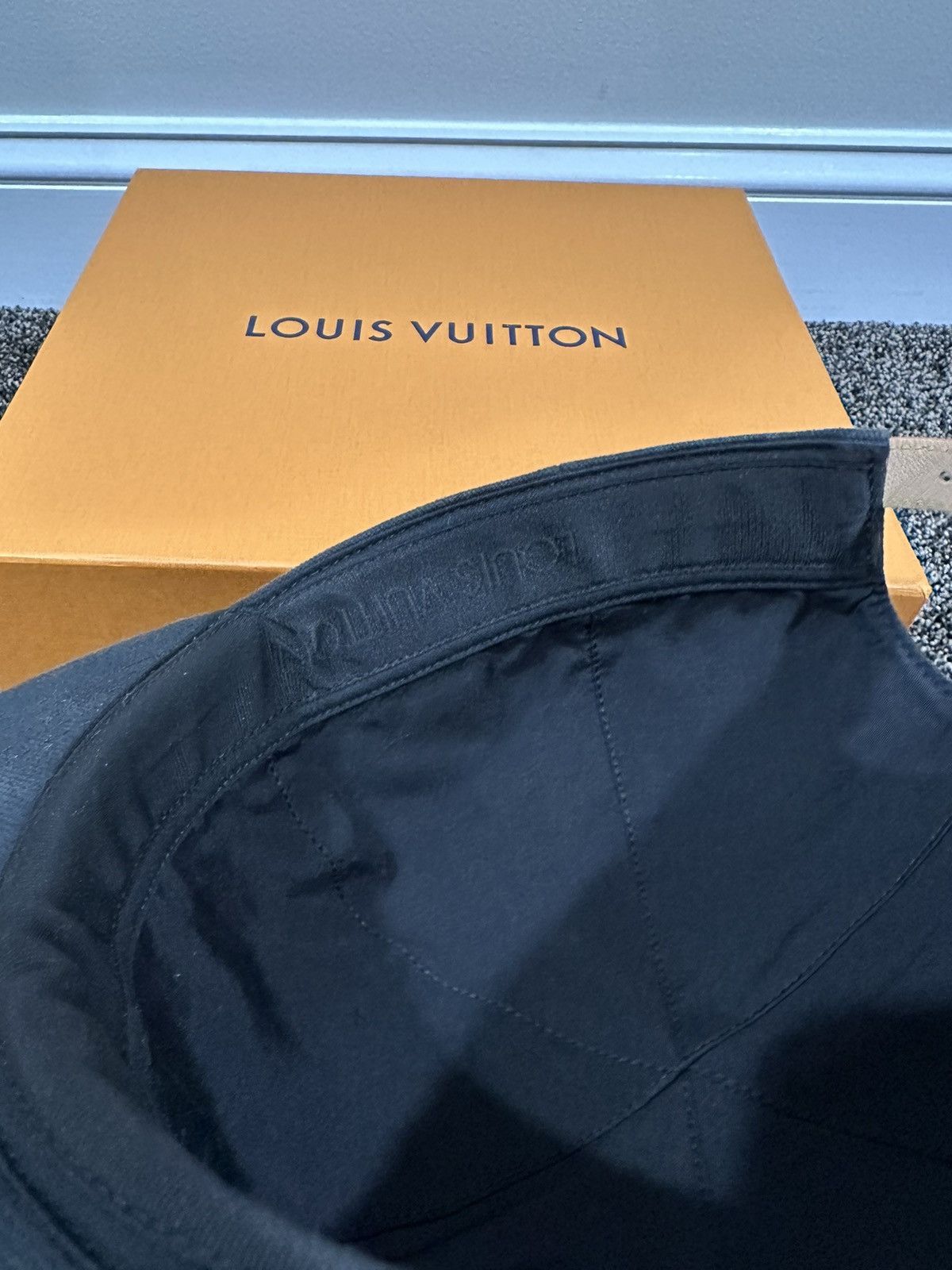 Louis Vuitton Louis Vuitton x Virgil Crystal Black / Yellow Script Hat Size ONE SIZE - 7 Thumbnail