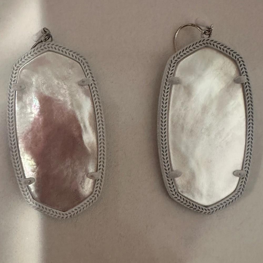 Kendra Scott Kendra Scott Danielle Earrings Ivory Pearl Matte White Frame Size ONE SIZE - 4 Thumbnail