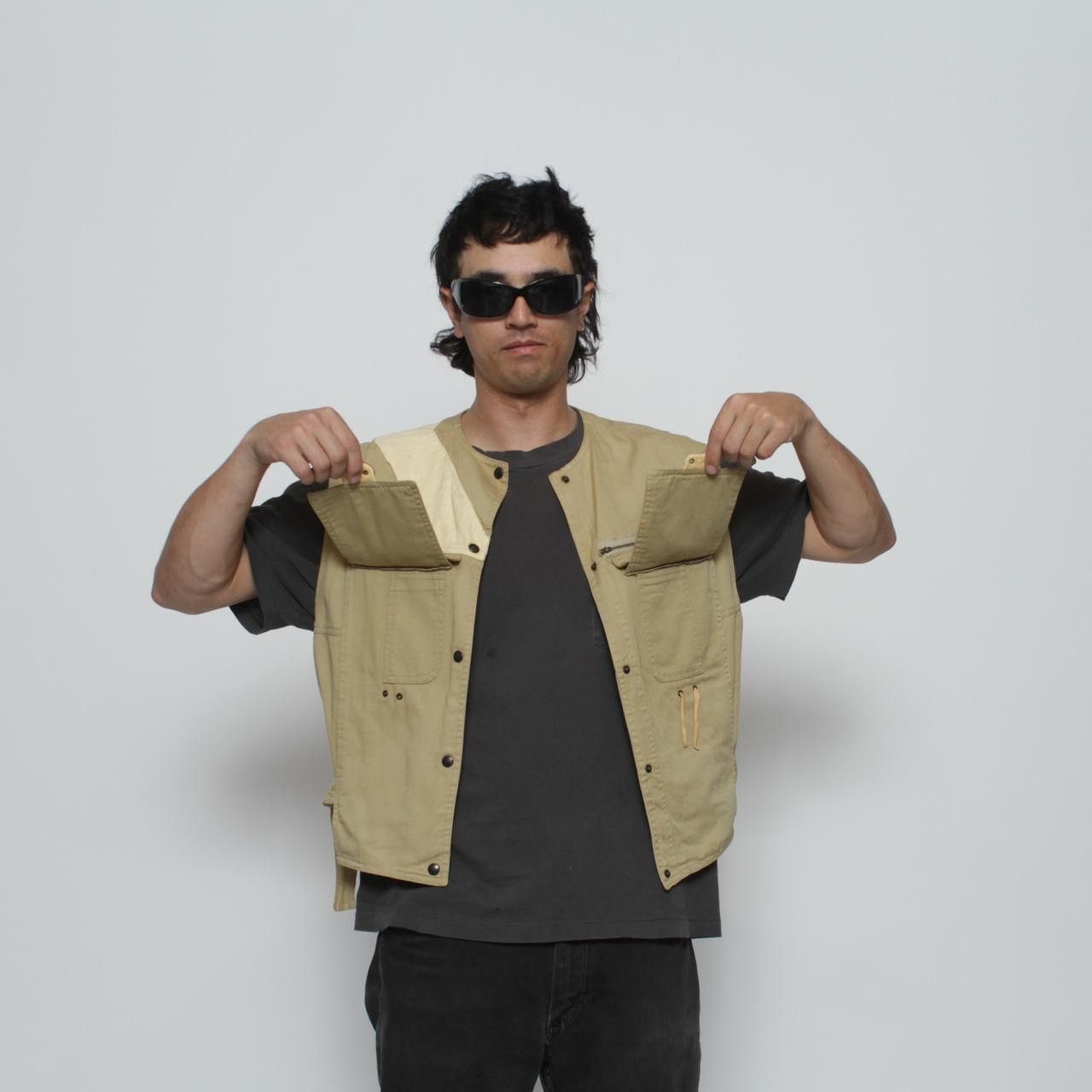 Vintage TAN TECHNICAL VEST BY TUTTI INSIEME Size US L / EU 52-54 / 3 - 6 Thumbnail