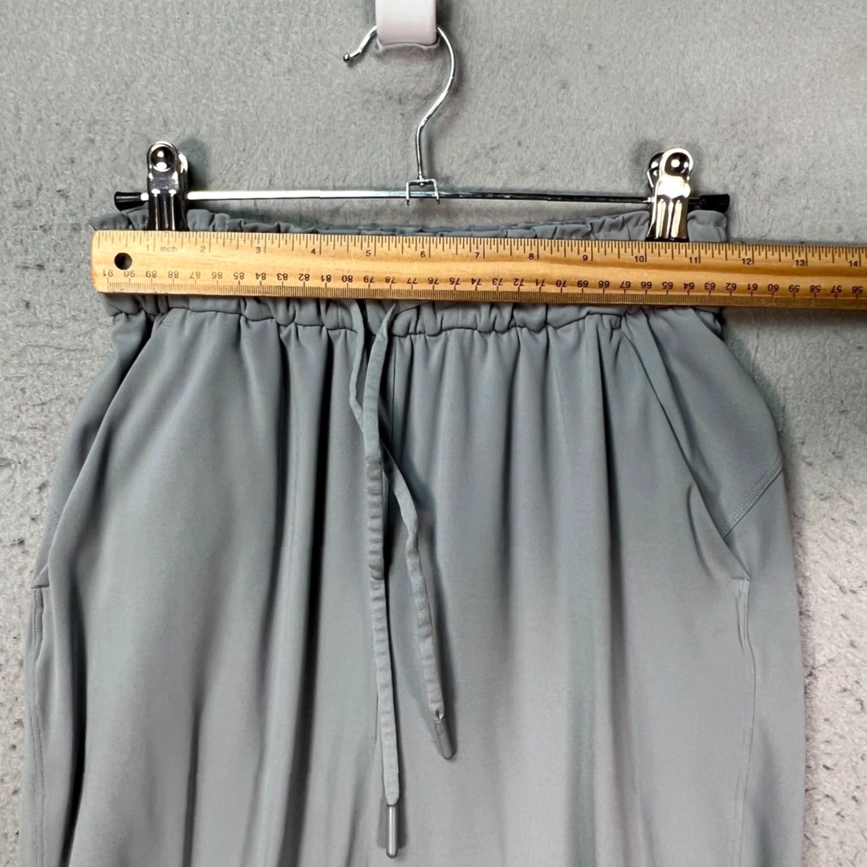 Lululemon Lululemon Womens Joggers Gray Size 2 Drawstring Elastic Waist Tapered Pants Activewear Size 26" / US 2 / IT 38 - 4 Thumbnail