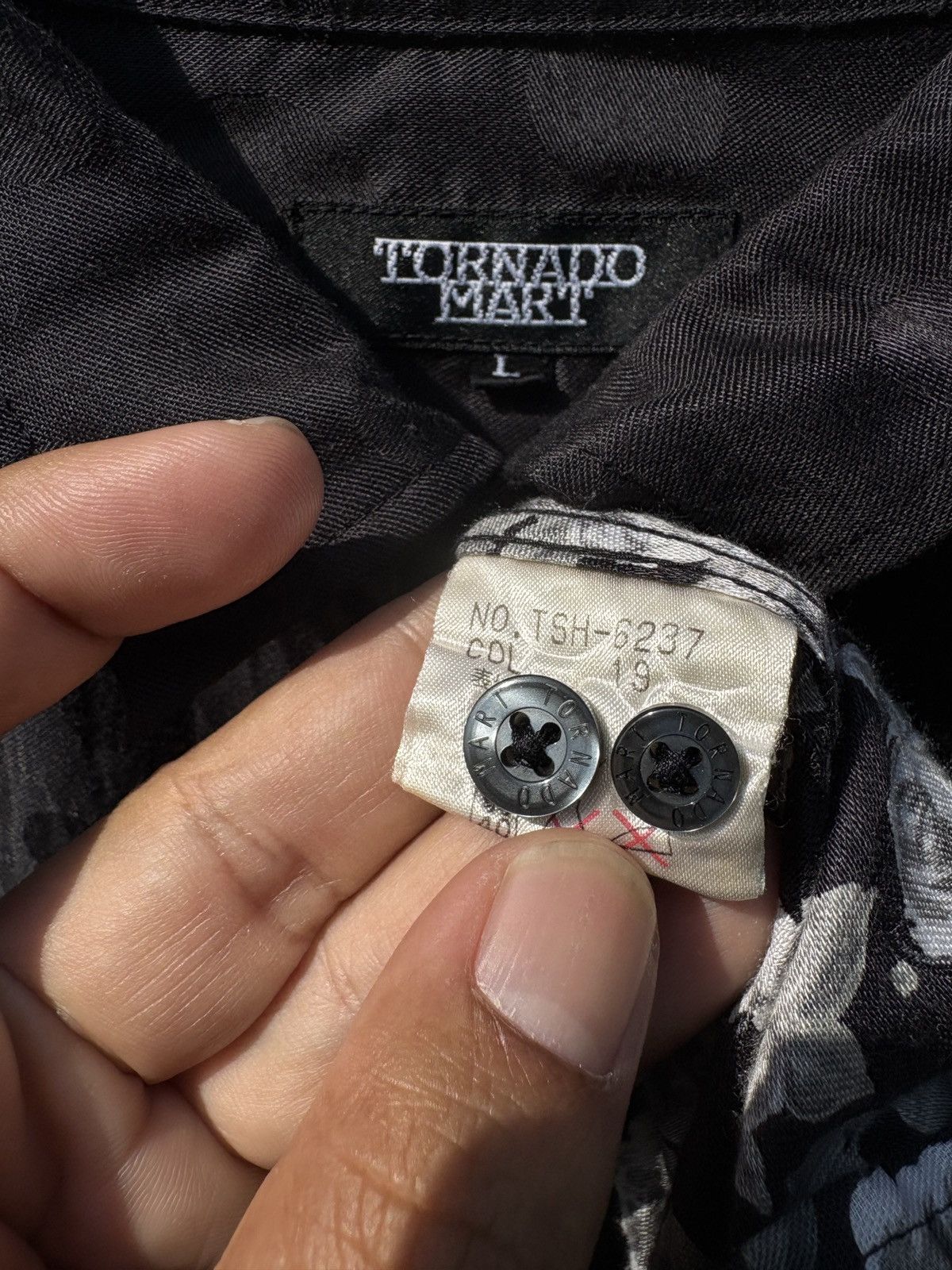 Tornado Mart Tornado Mart flowers printed black shirt Size US L / EU 52-54 / 3 - 12 Thumbnail