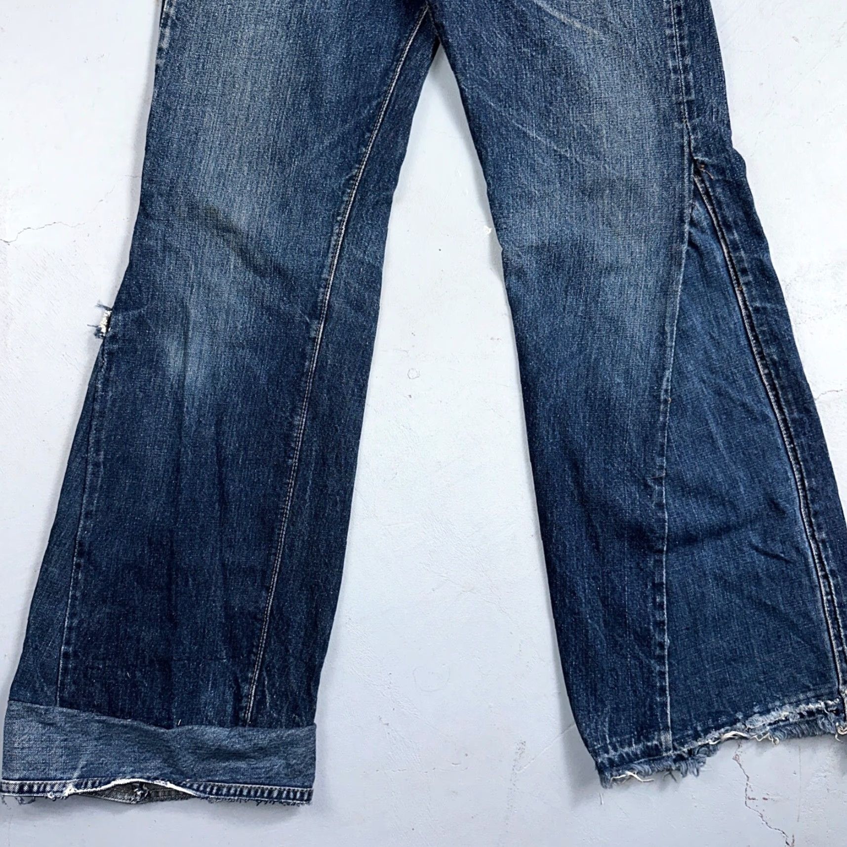 Levi's VINTAGE Levi's 501 XX Jeans 80s Redline Selvedge Blue Denim Straight 33x36 30x33 Mens USA Bootcut (Mid Rise) Distressed Button Closure Size US 33 - 3 Thumbnail