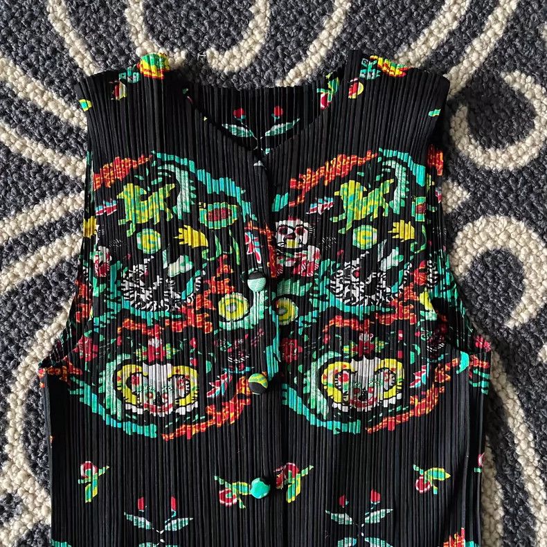 Issey Miyake Issey Miyake Retro lion dance pleated vest Size L / US 10 / IT 46 - 2 Thumbnail