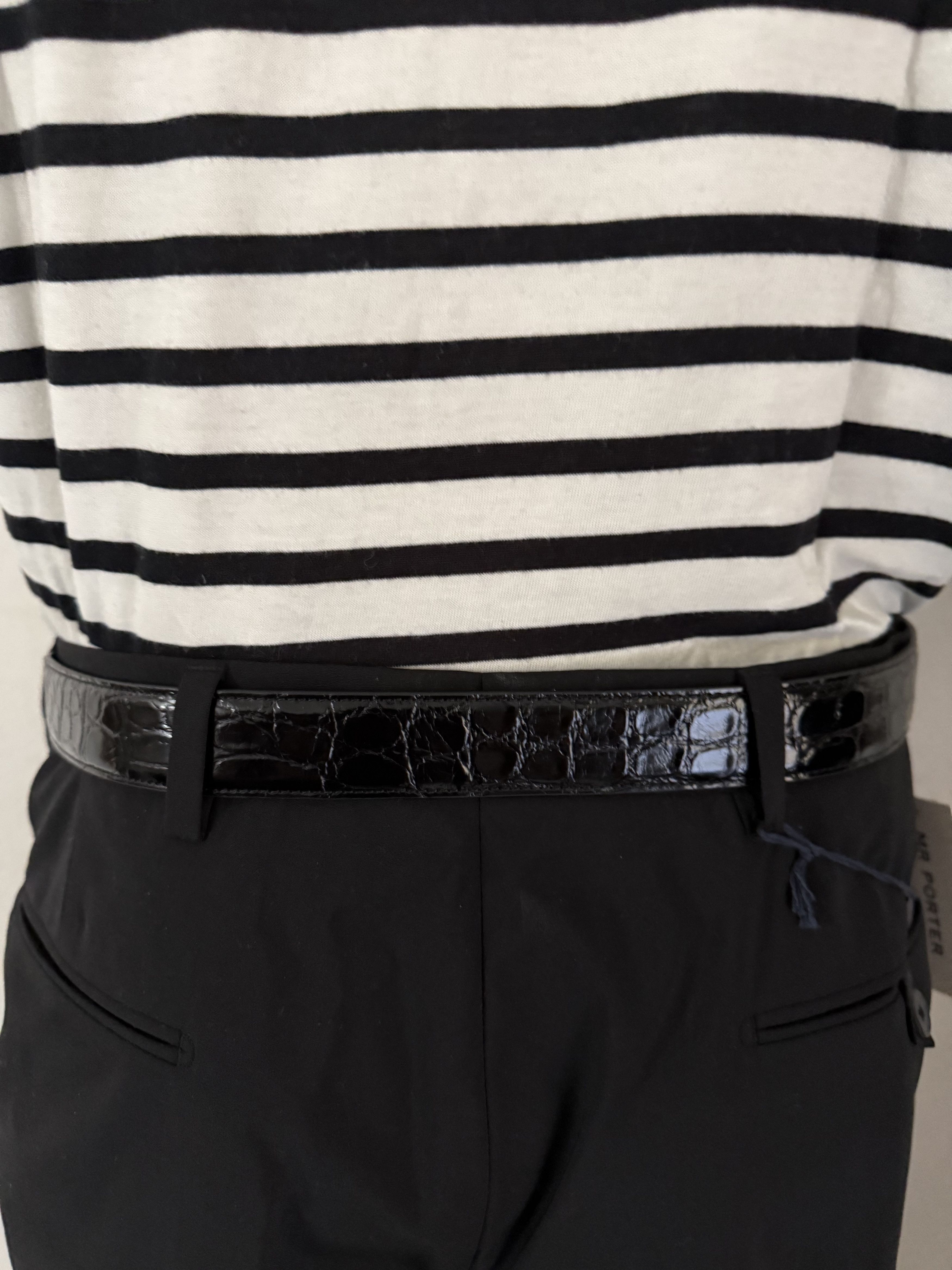 Valentino Crocodile Leather Valentino V-Logo Size 32 - 5 Thumbnail