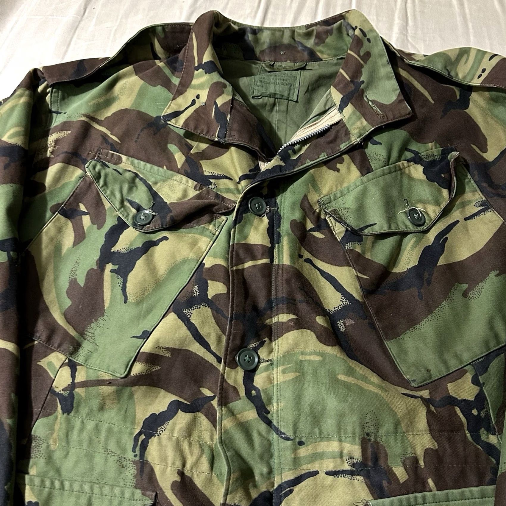 Vintage VINTAGE James Smith & Co British Army Camo DPM Slant Pocket Jacket Large Mens Green Camouflage Military Jacket Pockets Size US L / EU 52-54 / 3 - 3 Thumbnail