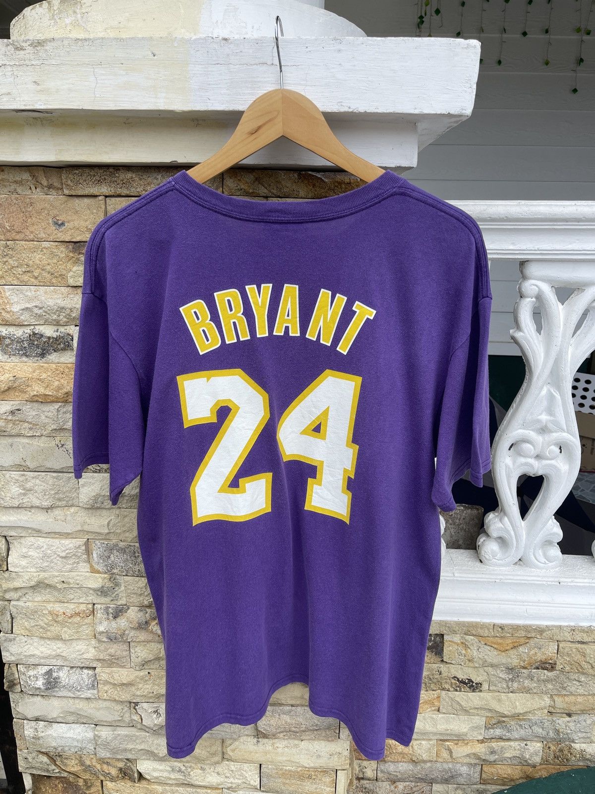 NBA Last Drop🔥Rare🔥Vintage LAKERS Nba 24 BRYANT T-Shirt Size US L / EU 52-54 / 3 - 2 Thumbnail