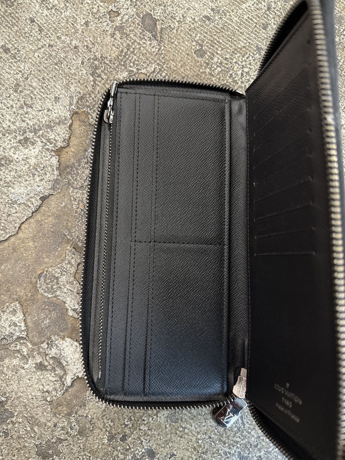Louis Vuitton Louis Vuitton Monogram Eclipse Vertical Zippy Wallet Size ONE SIZE - 5 Thumbnail