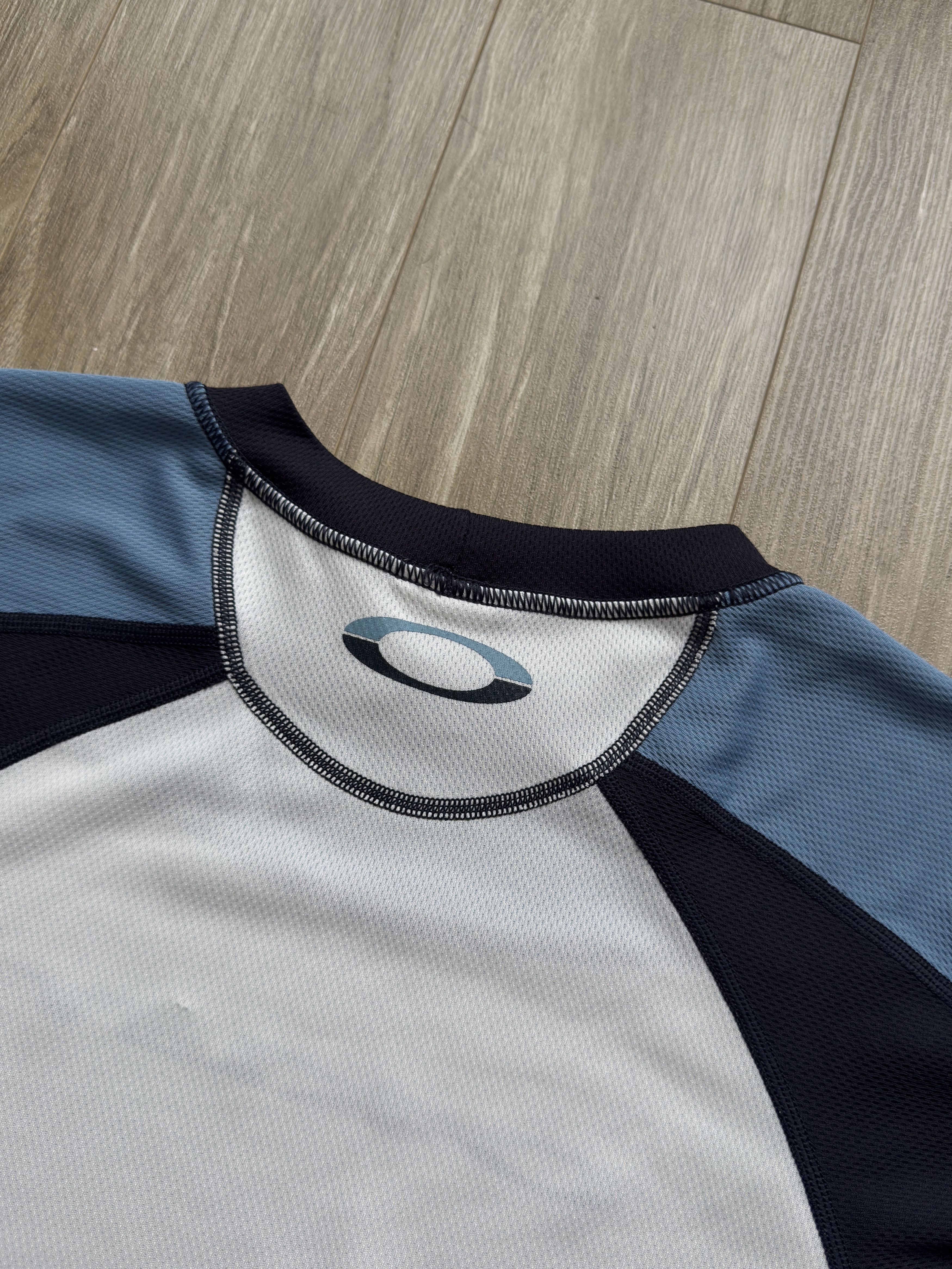 Oakley Vintage Oakley Jersey tee T-shirt Size US XL / EU 56 / 4 - 5 Thumbnail