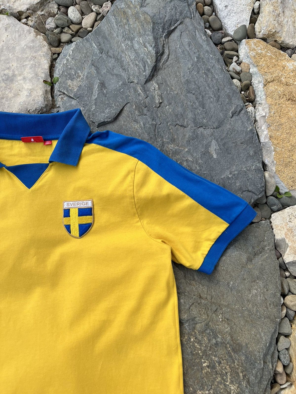 Puma × Vintage Vintage Puma Sweden Sverige y2k polo tee soccer jersey rare Size US M / EU 48-50 / 2 - 2 Thumbnail