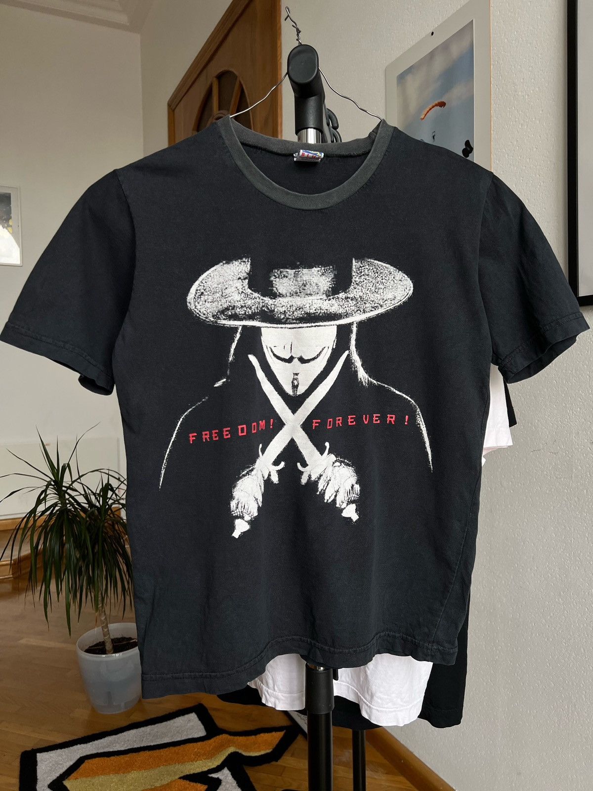 Band Tees × Vintage Vintage V FOR VENDETTA Freedom Forever T Shirt Size US M / EU 48-50 / 2 - 1 Thumbnail