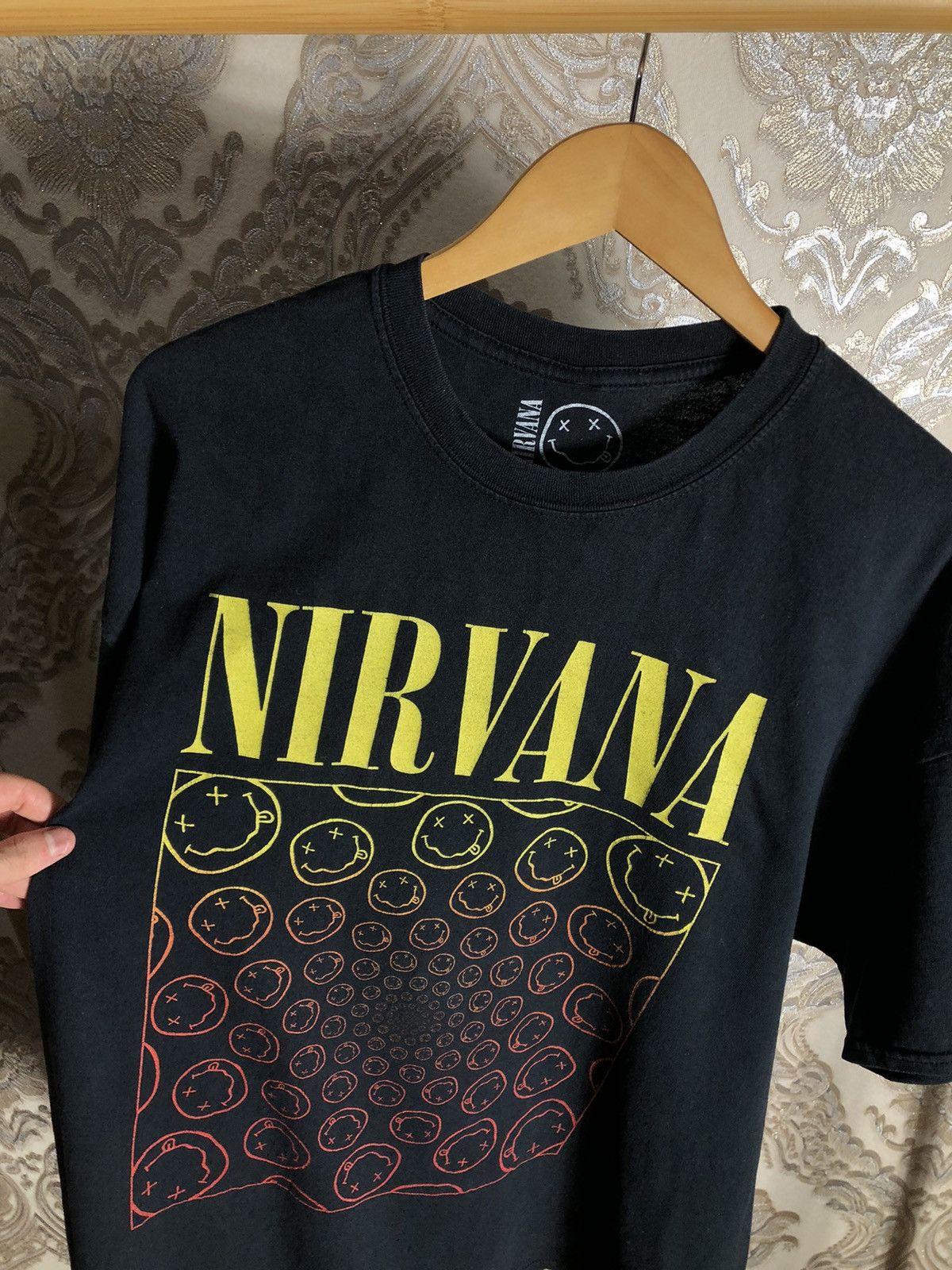 Band Tees VINTAGE NIRVANA KURT COBAIN SMILE ROCK T-SHIRT RETRO Y2K 90s Size US XL / EU 56 / 4 - 2 Thumbnail
