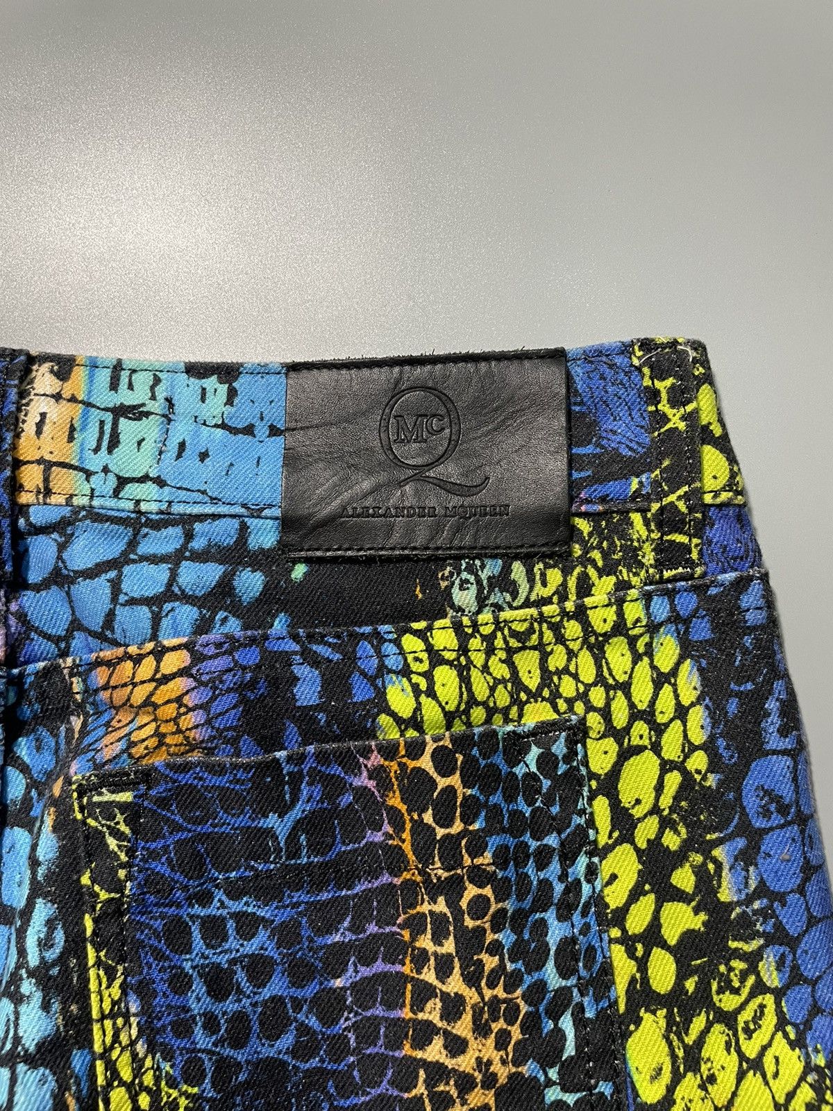 Alexander McQueen Alexander McQueen Multi Color Crocs Skin Print Jeans Size 26" / US 2 / IT 38 - 12 Thumbnail