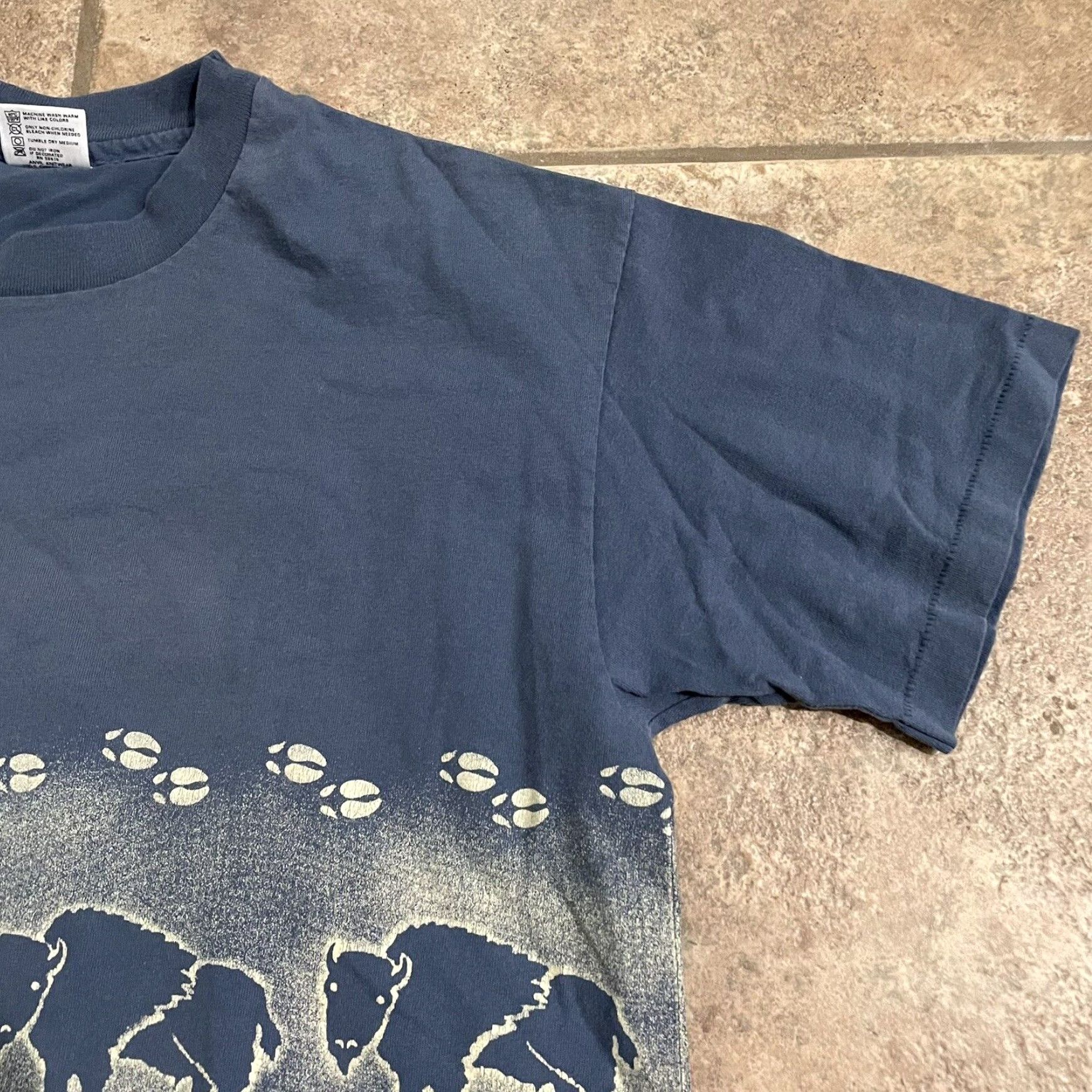 Anvil VINTAGE Anvil Cotton Graphic T-Shirt Mens Large Blue USA Retro Style Size US L / EU 52-54 / 3 - 2 Thumbnail