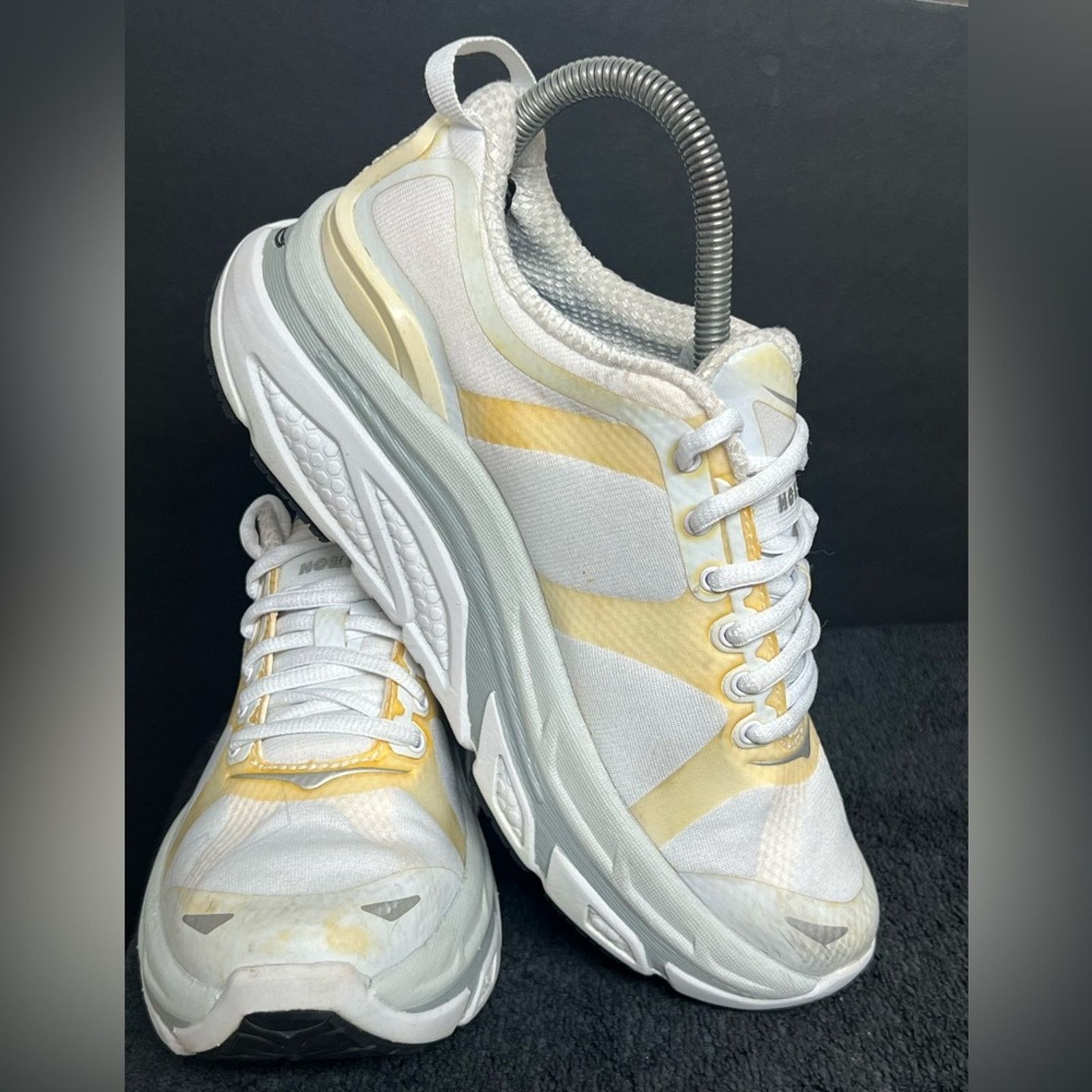 Hoka Women's Hoka One One Valor Size 7 Running Shoes White EUC Size US 7 / IT 37 - 4 Thumbnail