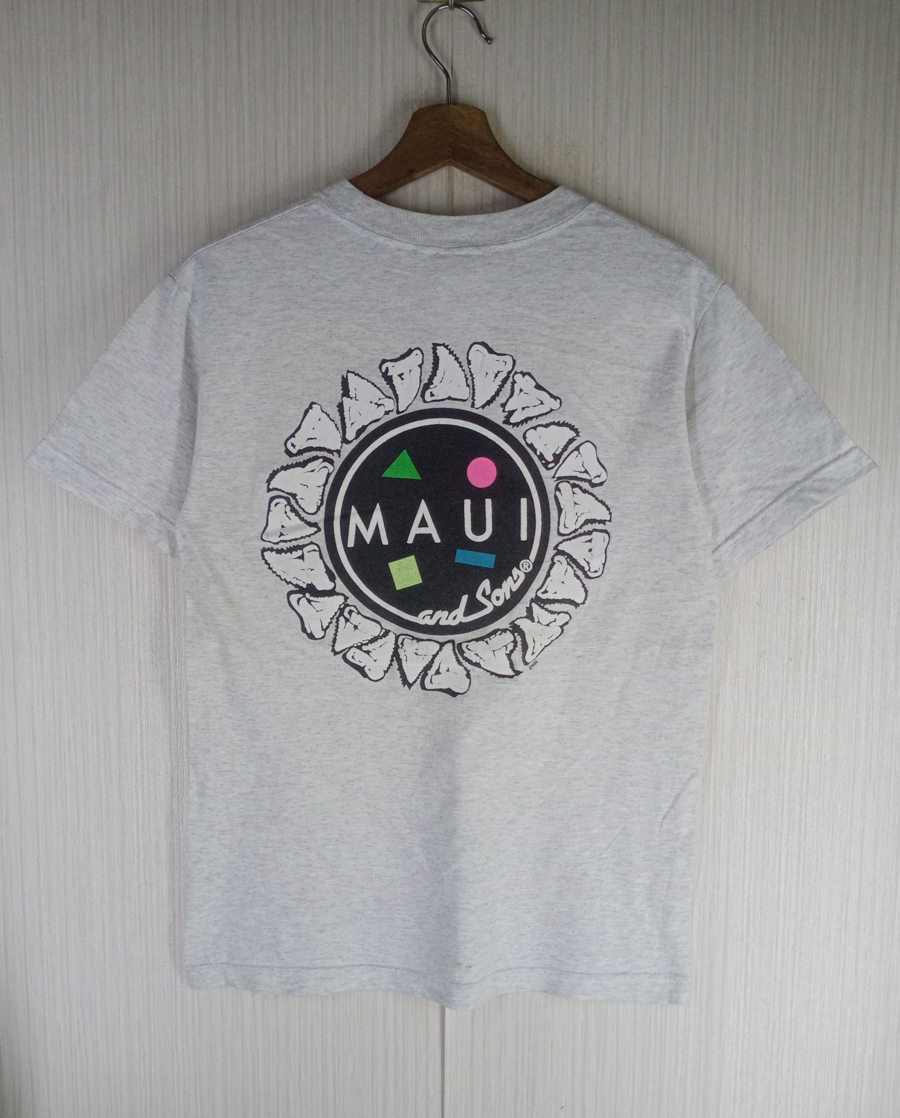 Maui and Sons Rare Vintage Maui And Sons Big Logo Tshirt Size US S / EU 44-46 / 1 - 3 Thumbnail