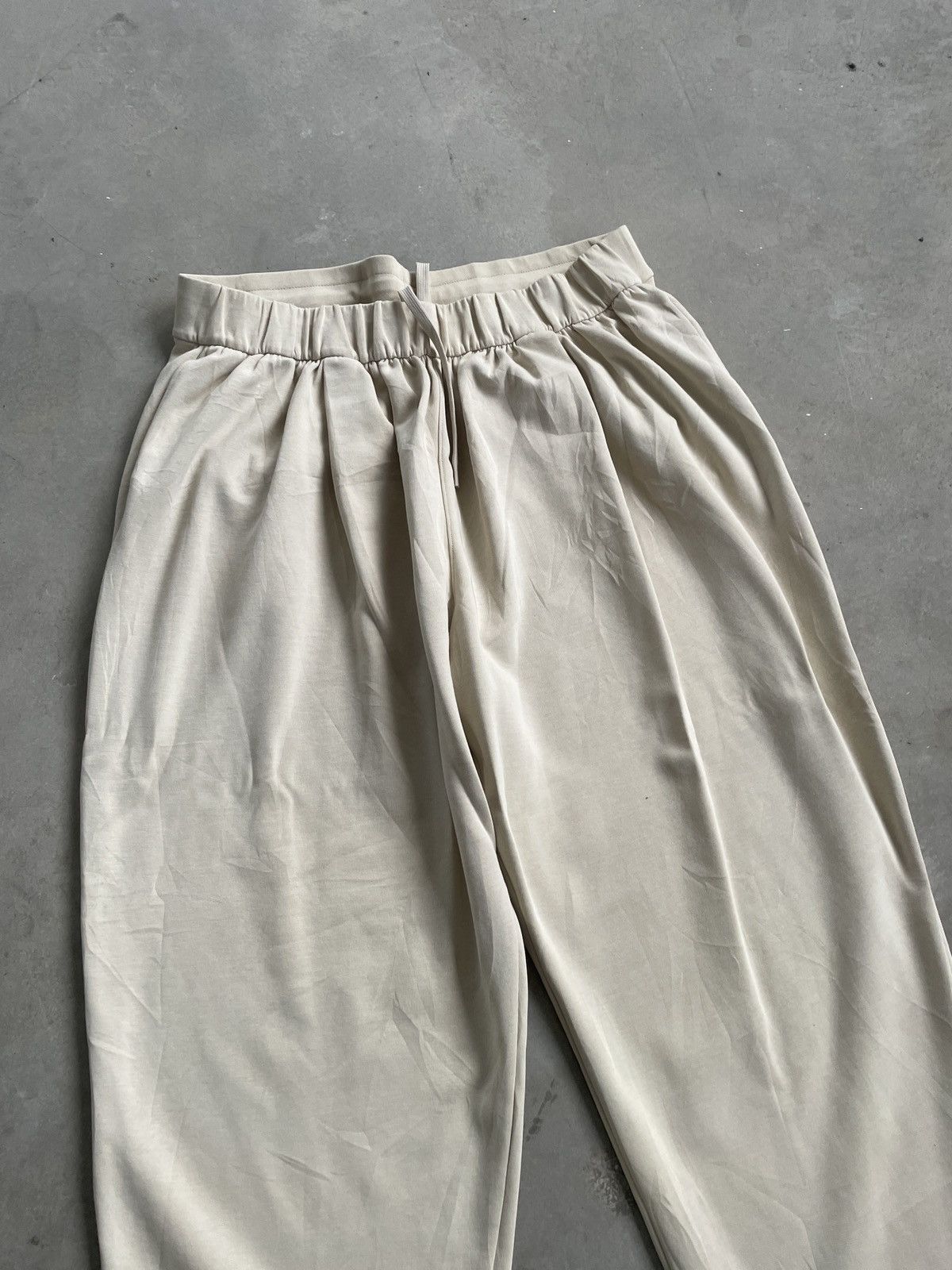 Uniqlo UNIQLO U BAGGY SWEATPANT Size US 36 / EU 52 - 2 Thumbnail