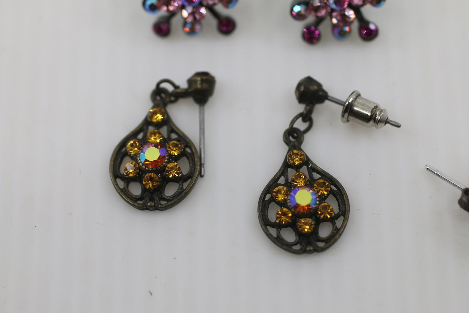 The Unbranded Brand Vintage Costume Earrings Lot RhinestoneStud Styles Mixed Set Size ONE SIZE - 4 Thumbnail