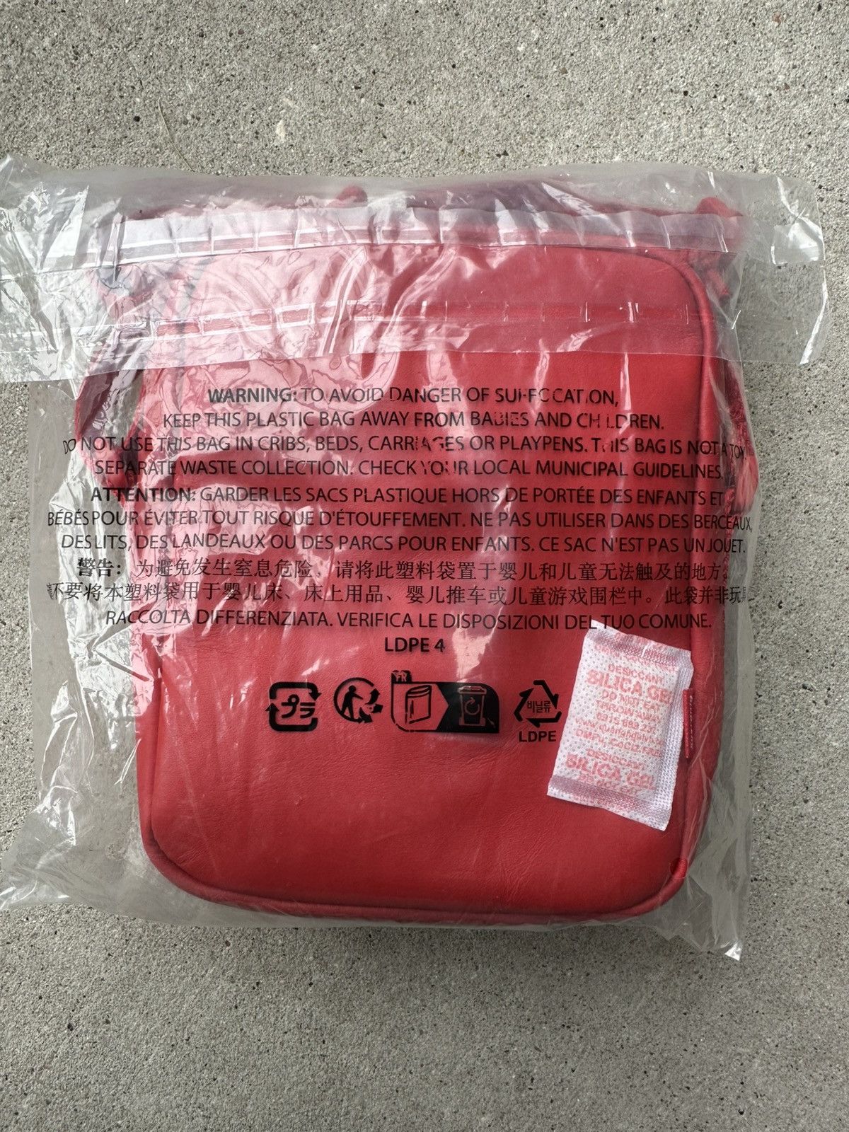 Supreme LEATHER SHOULDER BAG Size ONE SIZE - 2 Thumbnail