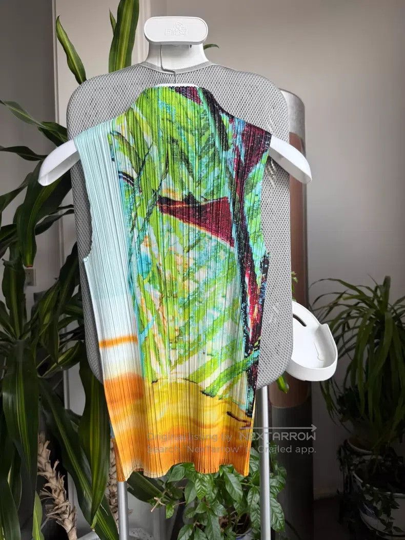 Issey Miyake Issey Miyake Sleeveless Vest, Tropical Frost Size L / US 10 / IT 46 - 5 Thumbnail