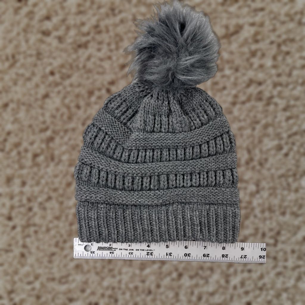 Vintage Time And Tru Beanie Hat Womens One Size Gray Knit Polyester Faux Fur Pom Size ONE SIZE - 1 Thumbnail
