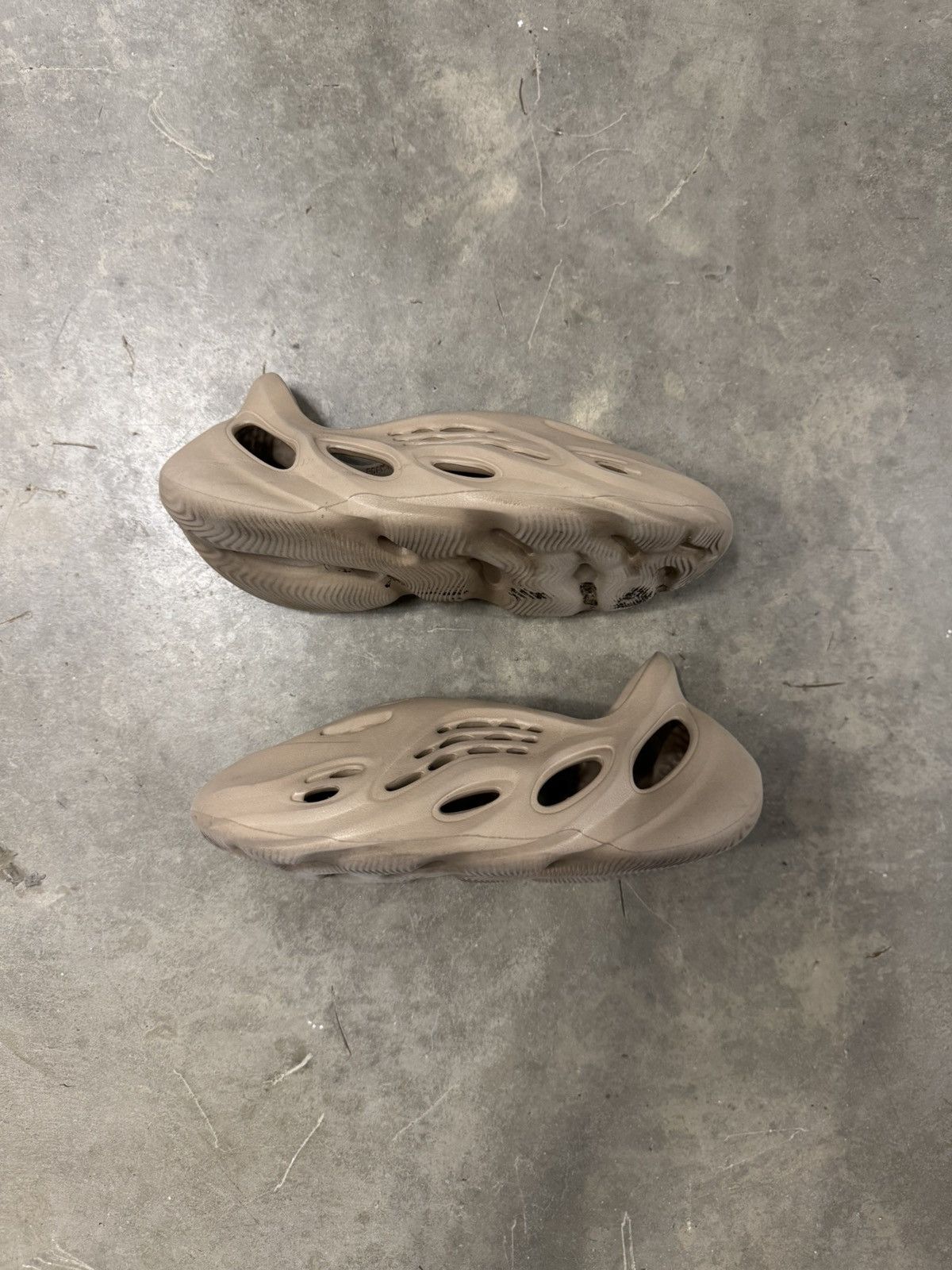 Adidas Adidas Yeezy Foam Runner Size 6 Size US 6 / EU 39 - 2 Thumbnail