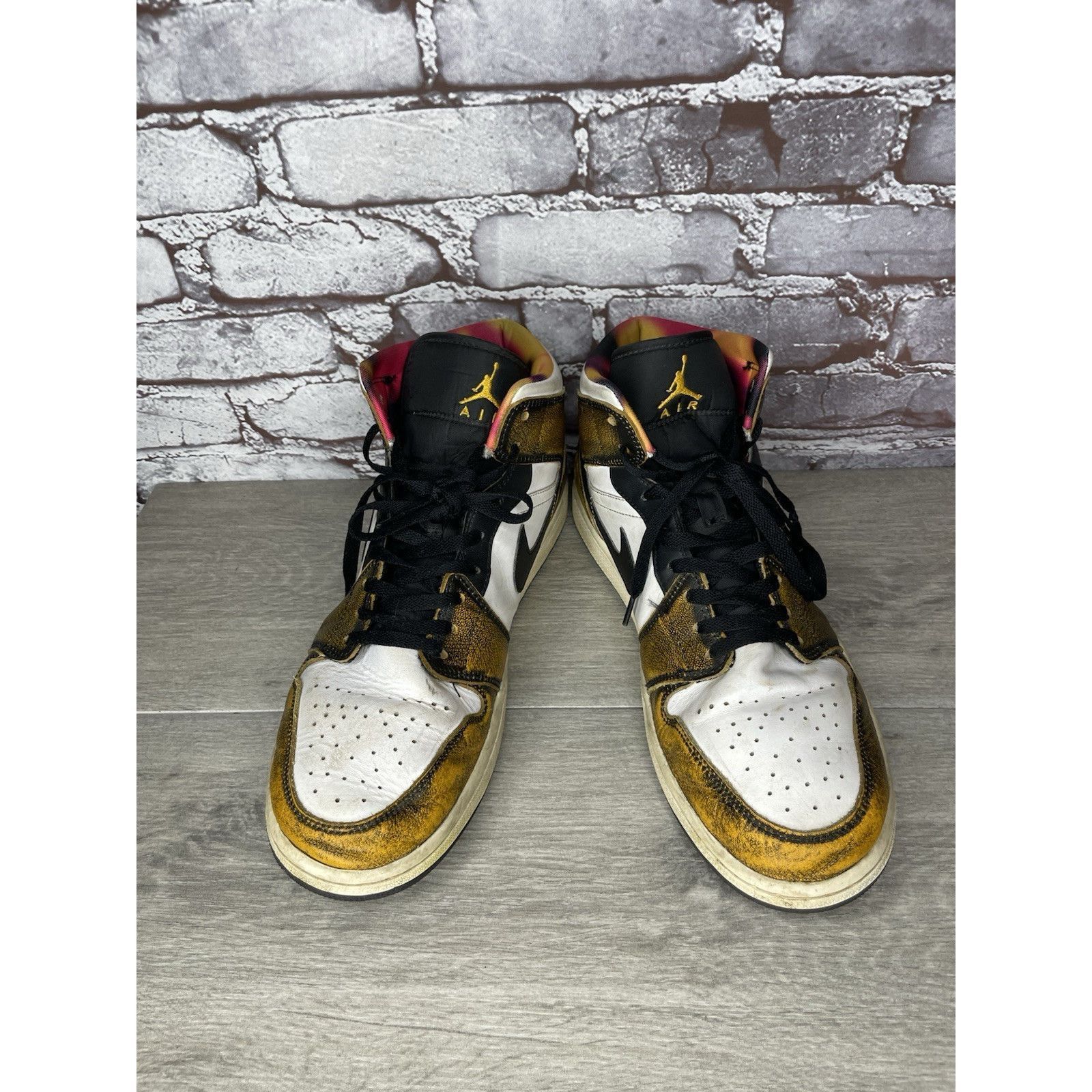 Jordan Brand Air Jordan 1 SE Mid Wear Away Taxi Basketball Shoes Men 13M Size US 13 / EU 46 - 15 Thumbnail