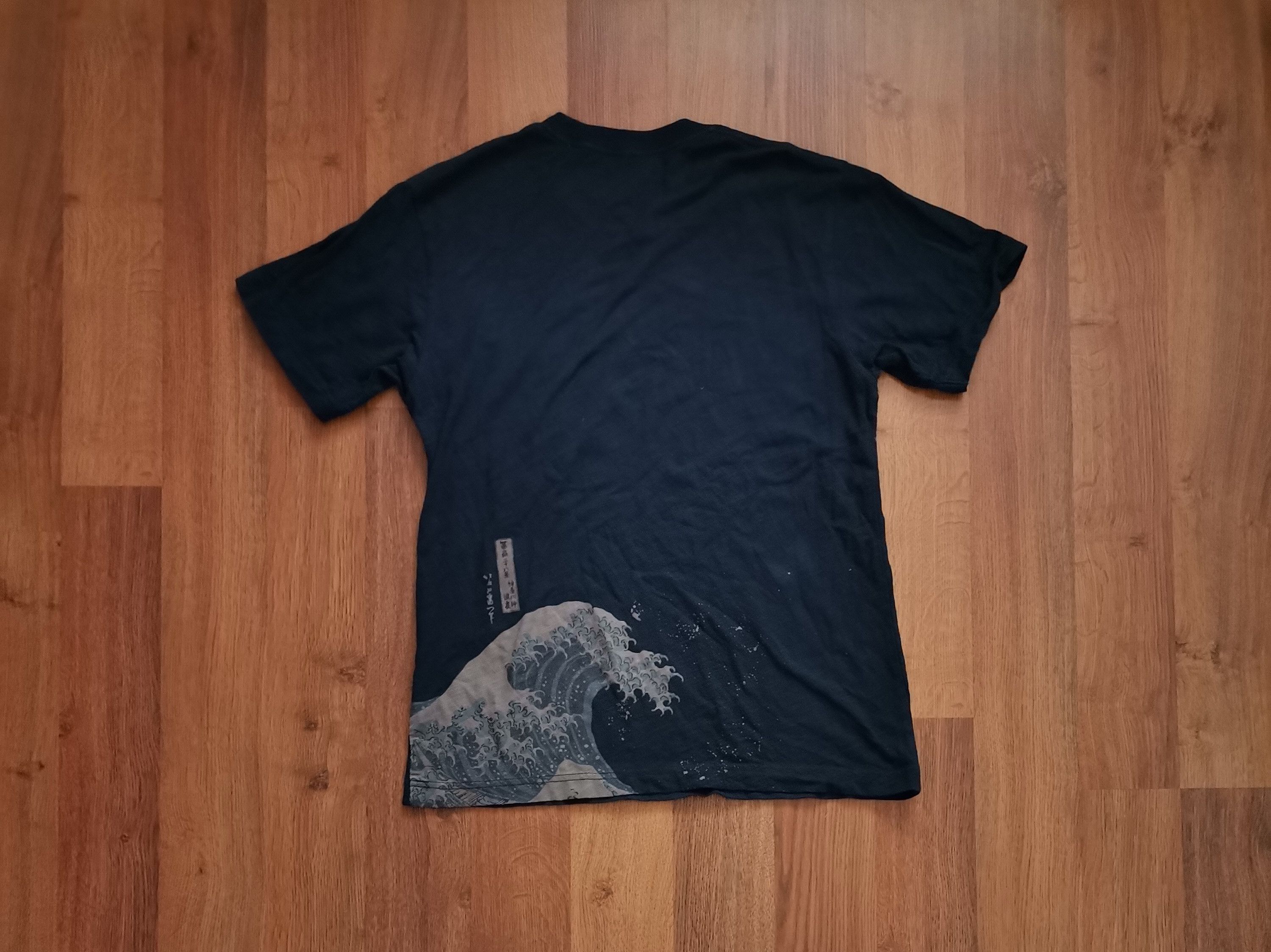 Uniqlo Uniqlo x MFA Boston The Great Wave off Kanagawa T-Shirt Size US S / EU 44-46 / 1 - 1 Thumbnail