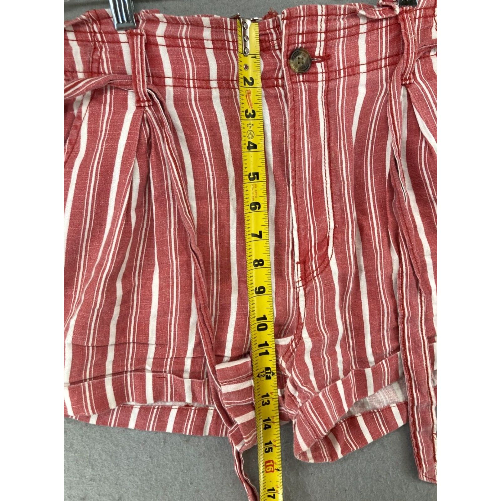 American Eagle Outfitters American Eagle Shorts Womens 10 Red Stripe Paperbag Belted Size 32" / US 10 / IT 46 - 3 Thumbnail