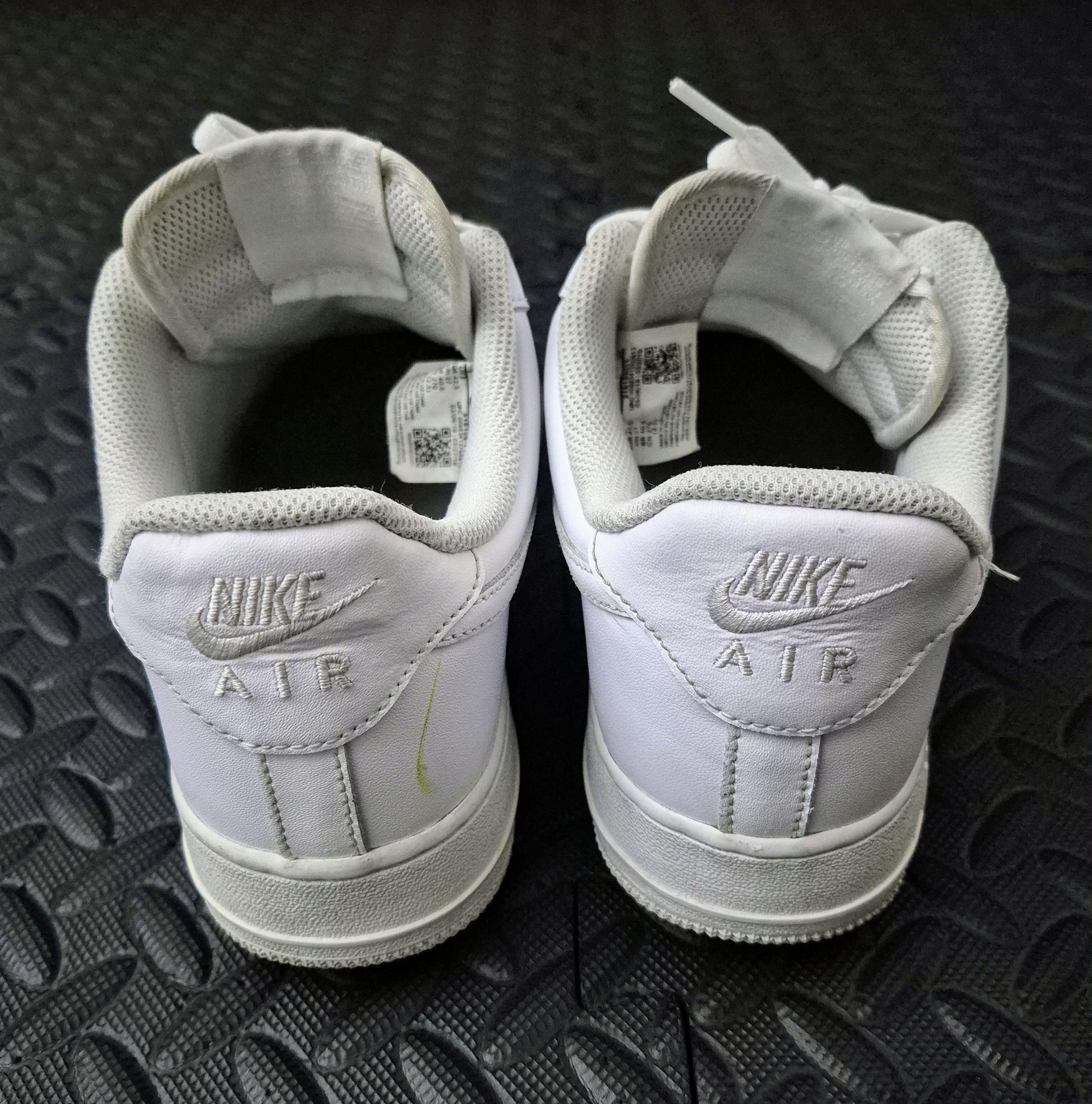 Nike Size 9M - Nike Air Force 1 Low '07 TRIPLE WHITE Size US 9 / EU 42 - 5 Thumbnail