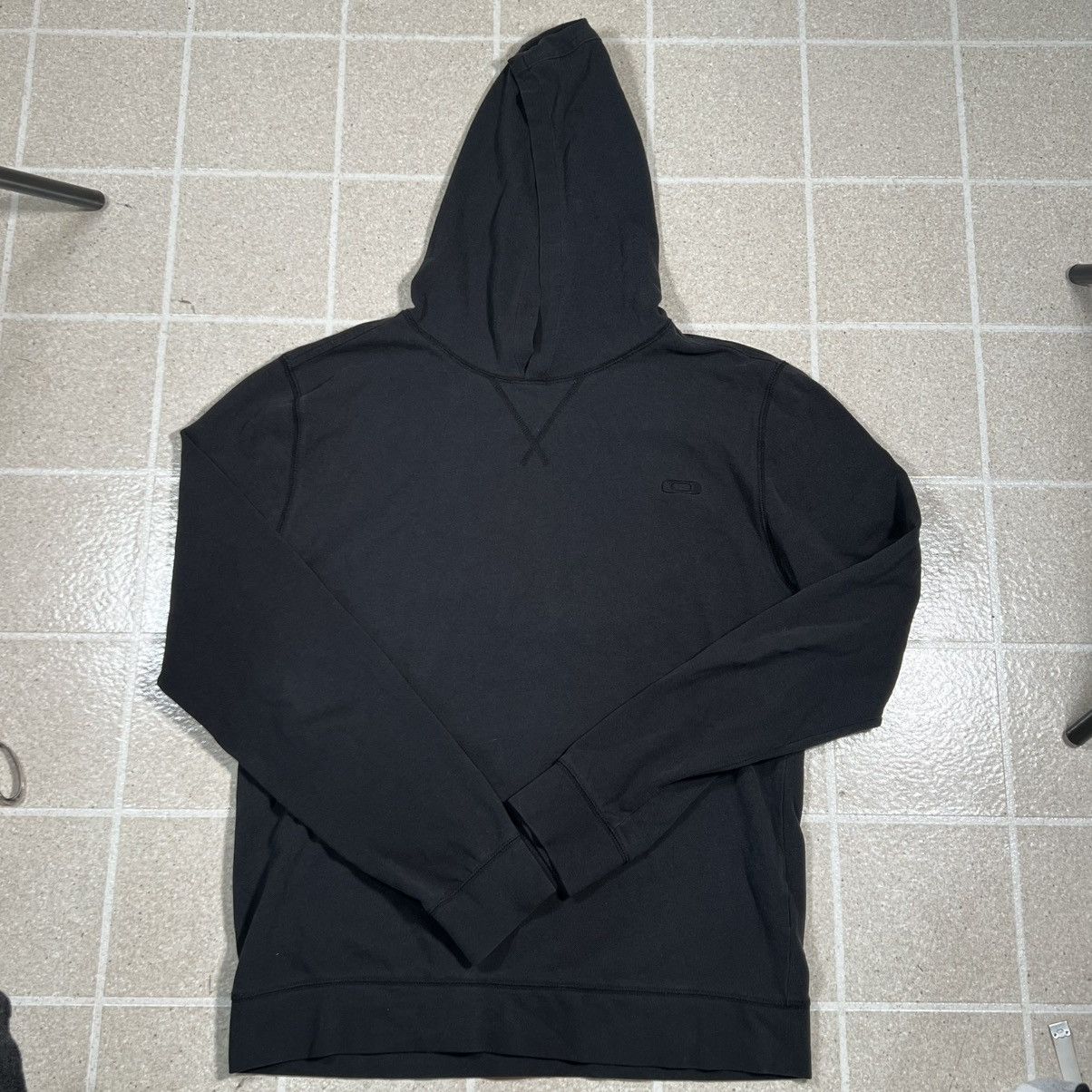 Oakley Y2K Oakley Black Pullover Hoodie Embroidered Logo Size M Size US M / EU 48-50 / 2 - 1 Thumbnail