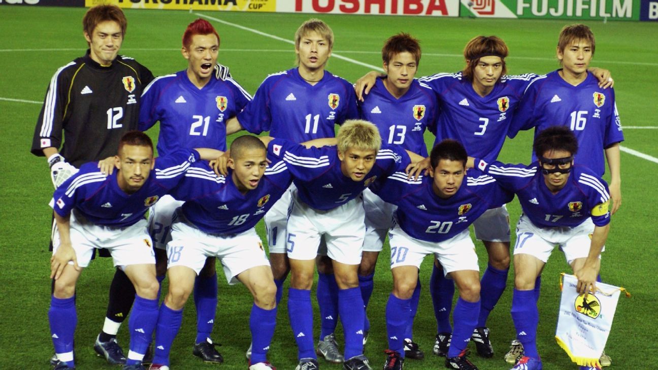 Adidas adidas 2002 japan football jersey 11 L Suzuki 鈴木隆行 soccer Size US L / EU 52-54 / 3 - 4 Thumbnail